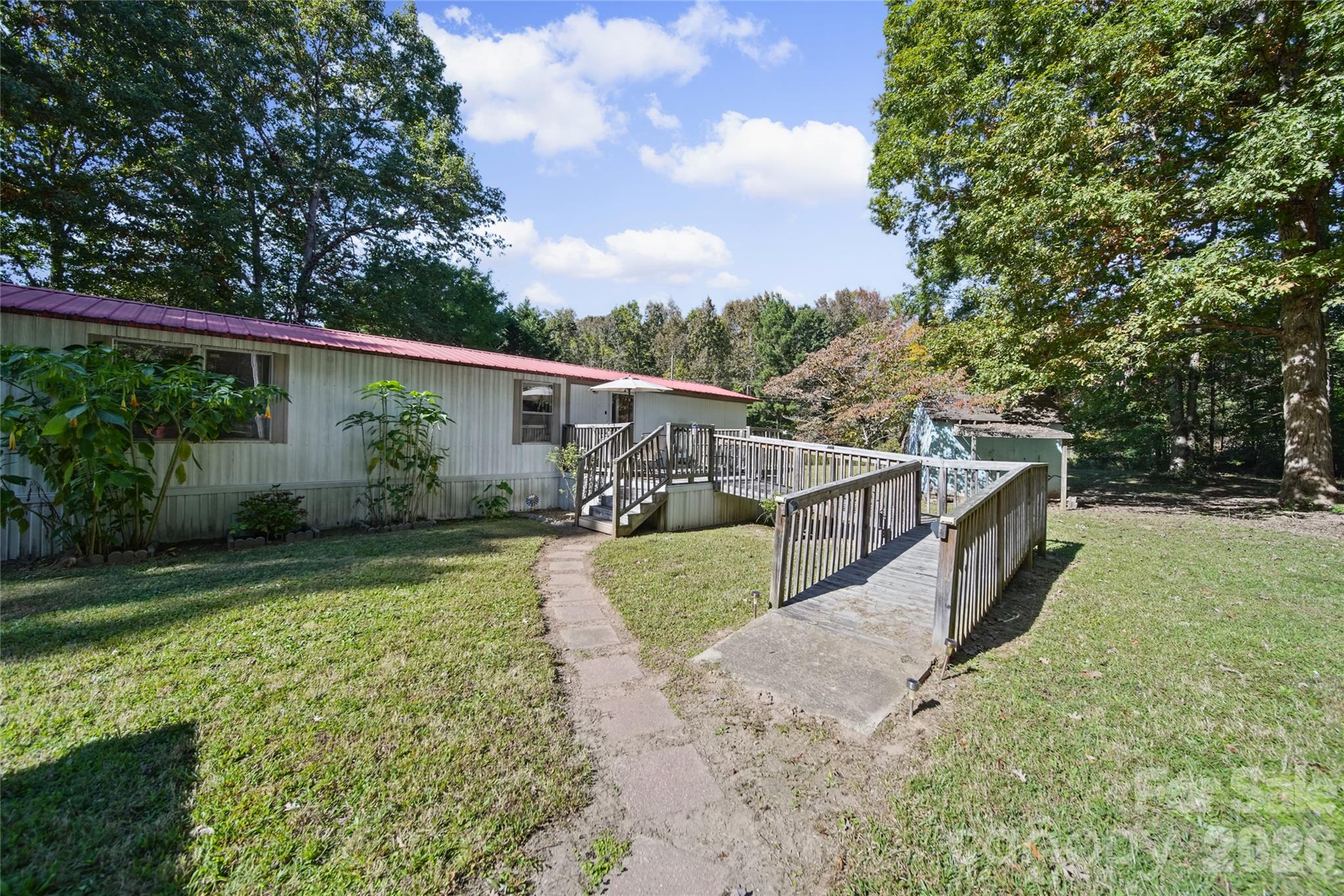Single Family Residence at 2350 Wildwood Drive, York, photo 4 of 39