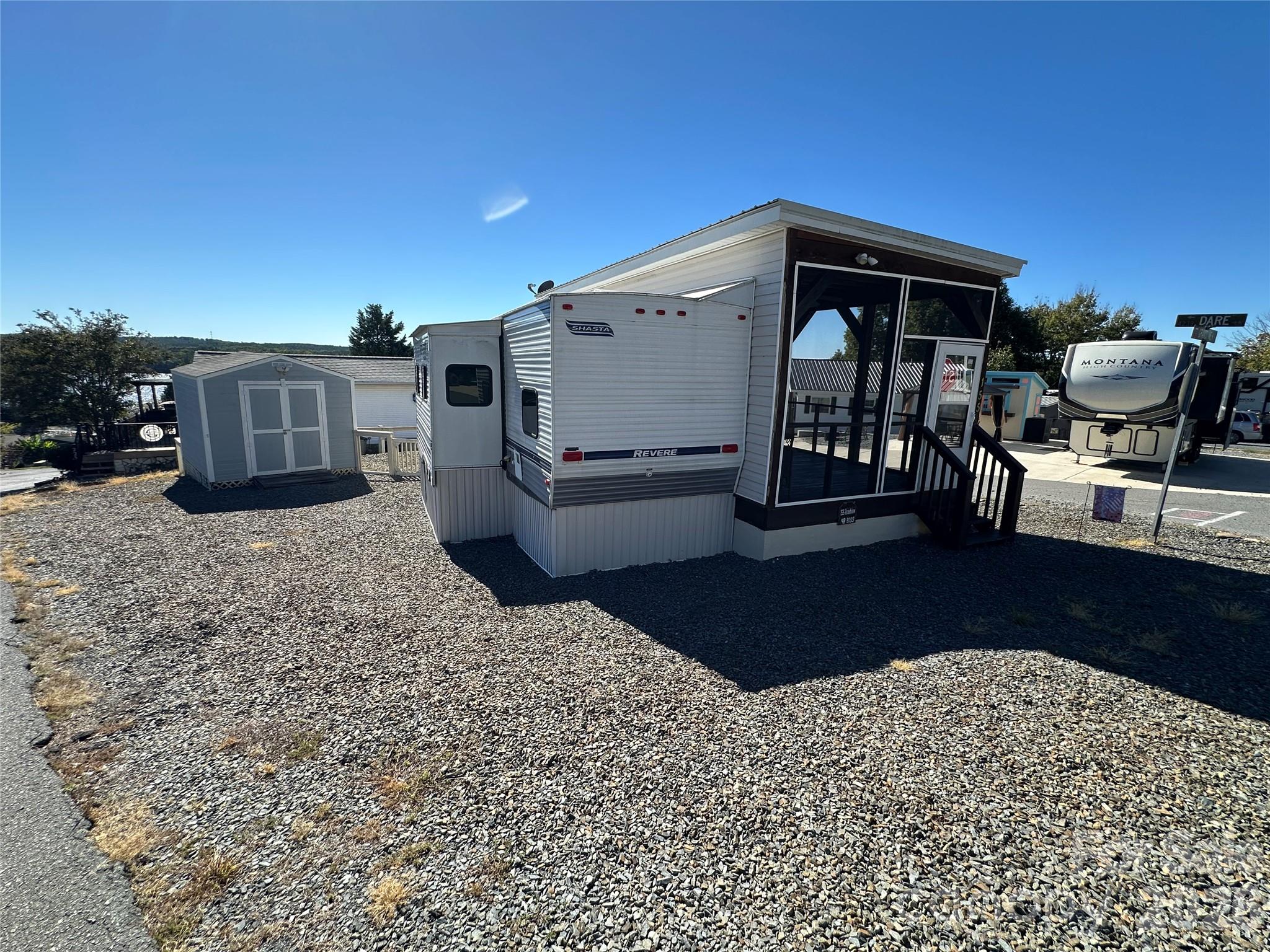Abundant parking - 155 Grand View Drive, New London