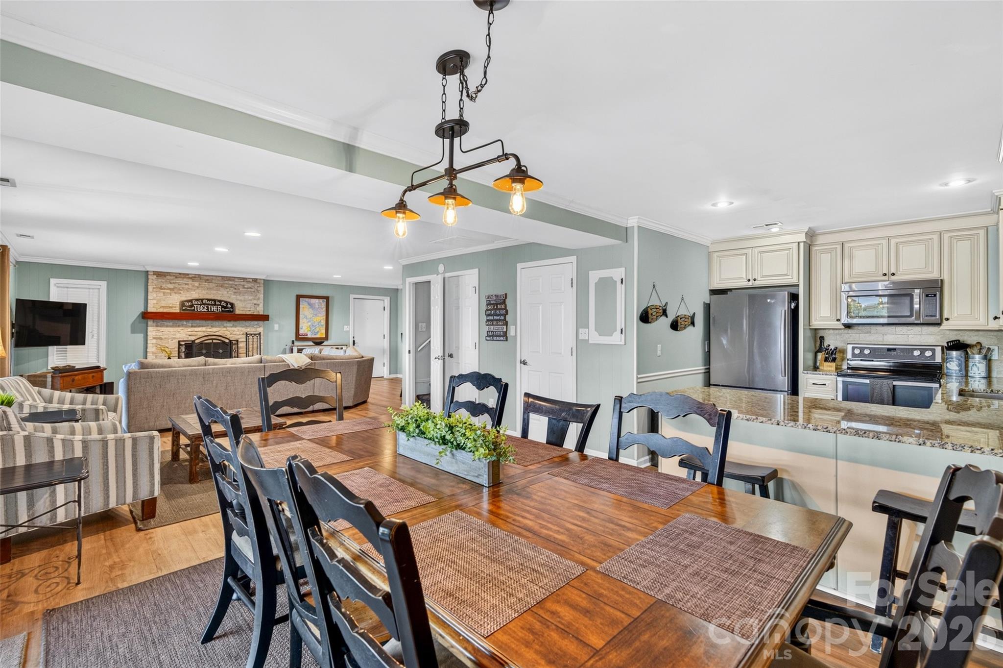 Large Dining Area - 188 Paradise Peninsula Road, Mooresville