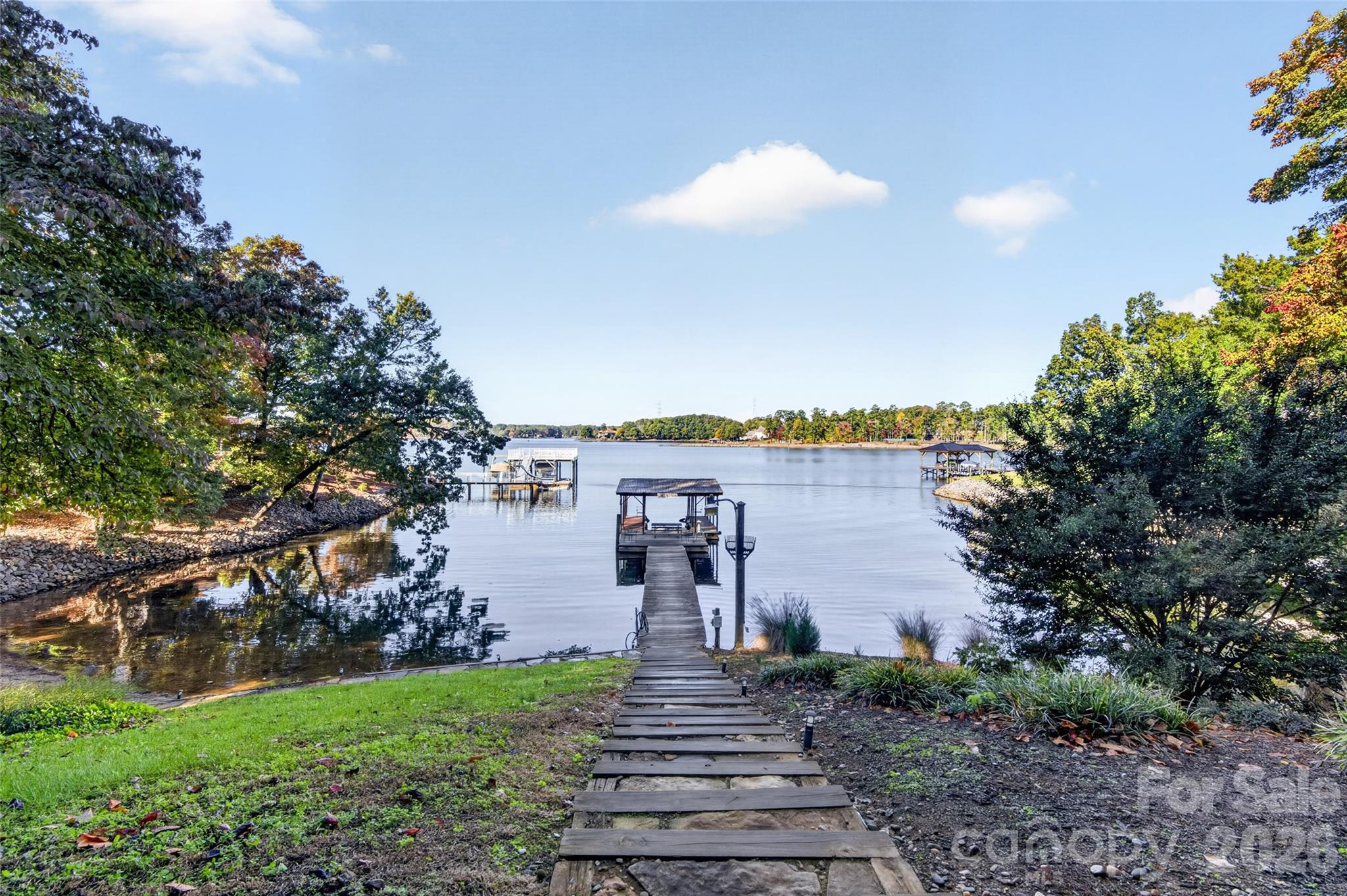 Set inside a protective cove just off the Main Channel - 188 Paradise Peninsula Road, Mooresville