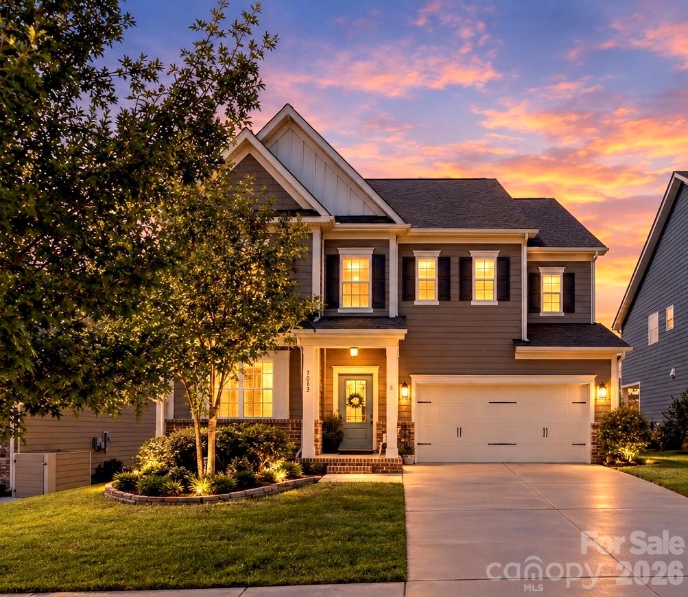 Single Family Residence at 7013 Hamilton Mill Drive, Waxhaw, photo 2 of 40