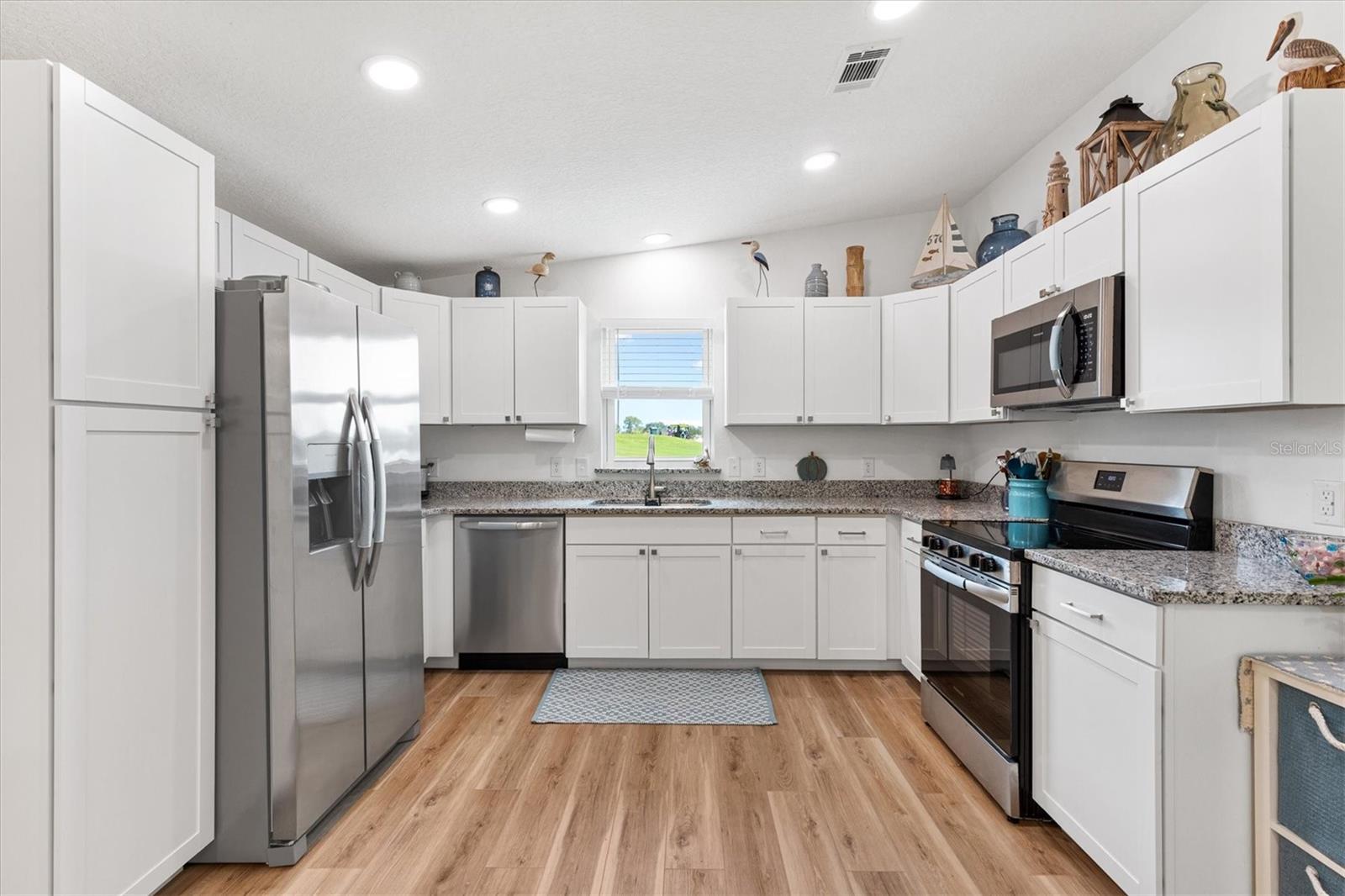 All new Kitchen - 529 BONITA DR, LADY LAKE