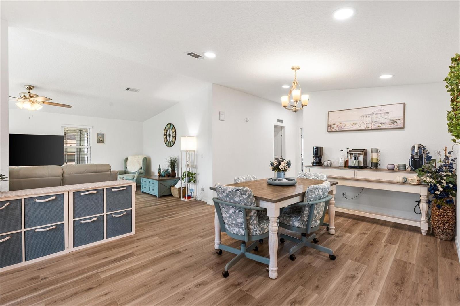 Vaulted Ceilings make it so airy - 529 BONITA DR, LADY LAKE