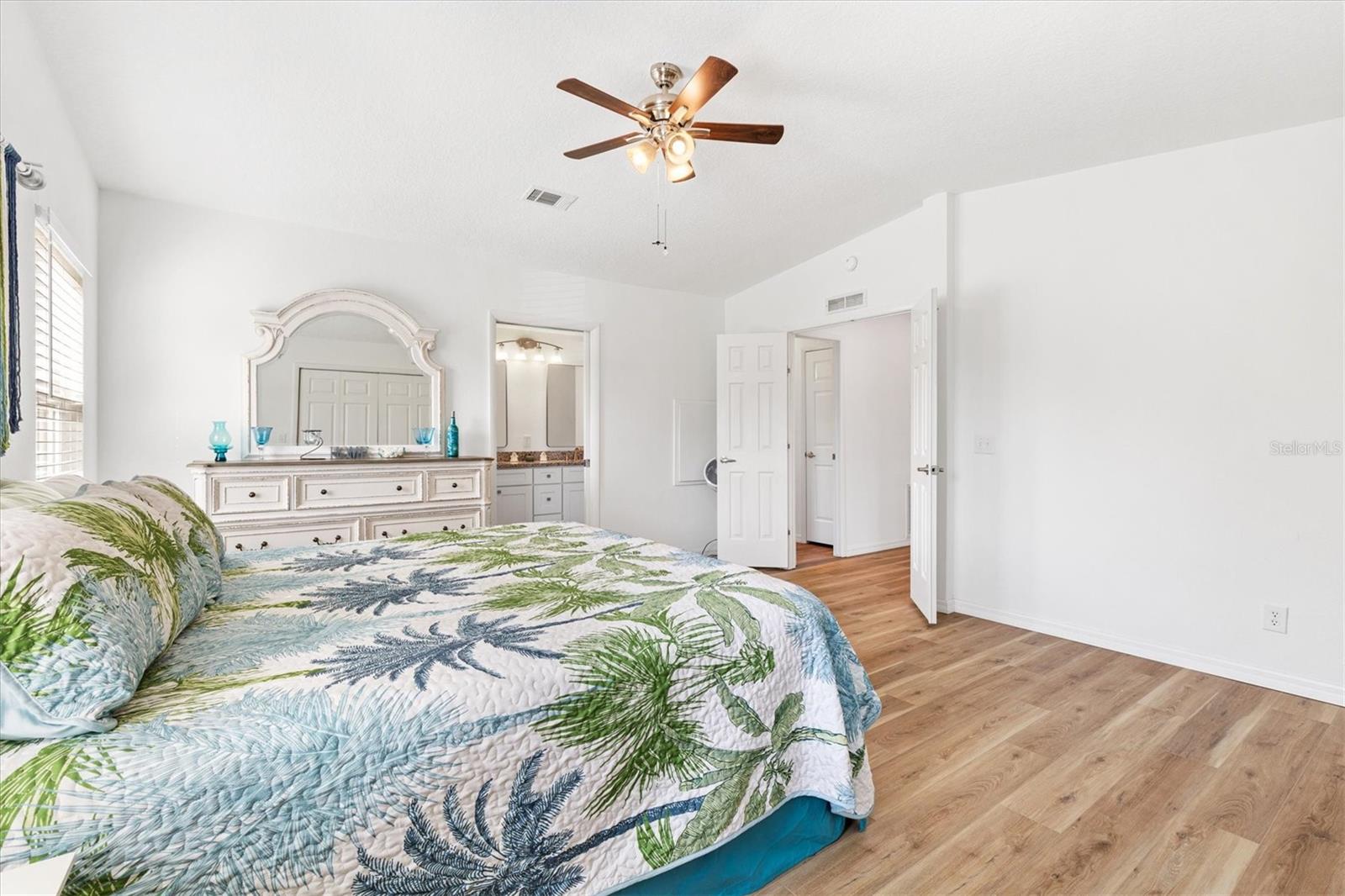 Spacious - 529 BONITA DR, LADY LAKE