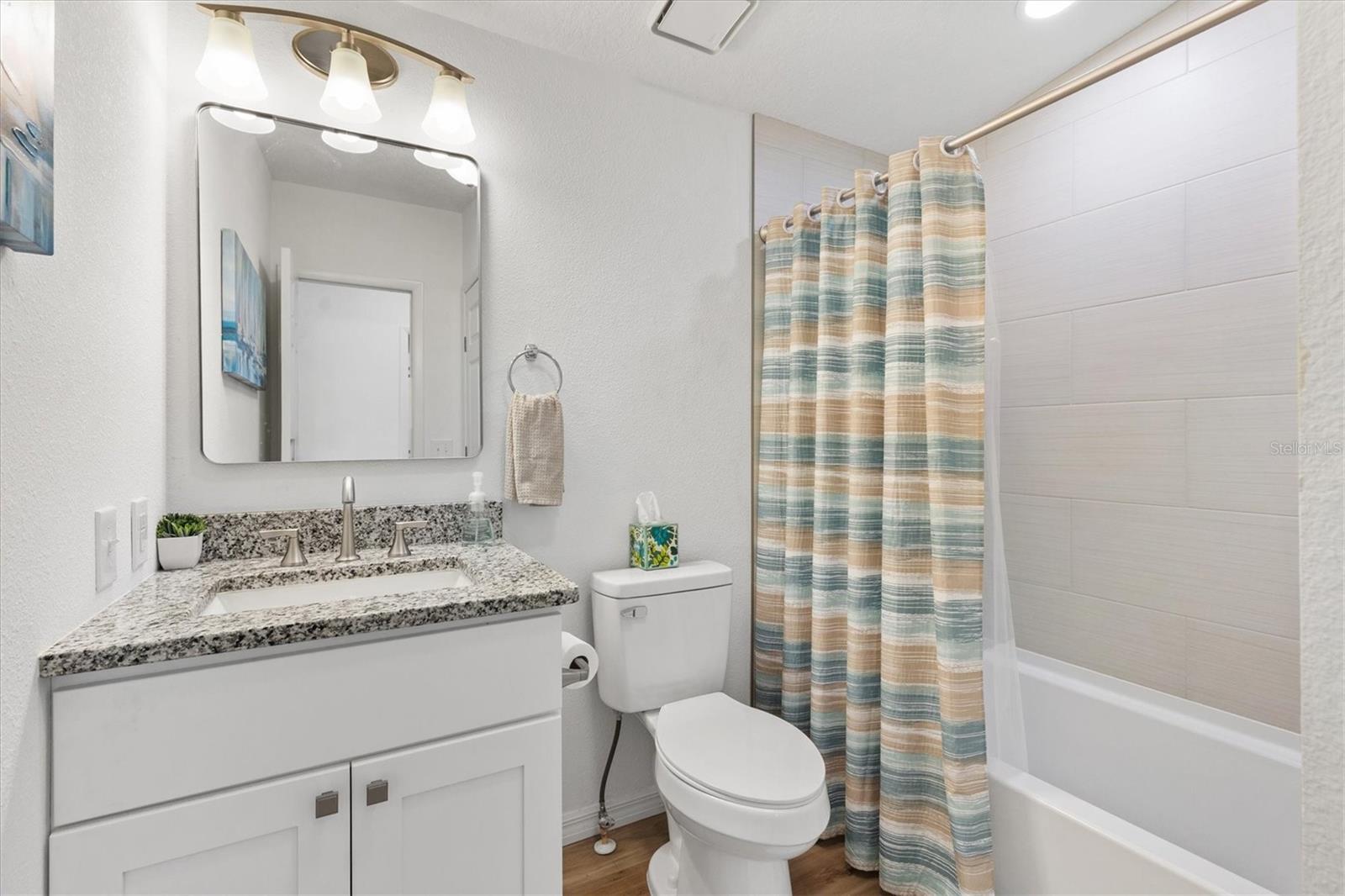 Guest Bath - 529 BONITA DR, LADY LAKE