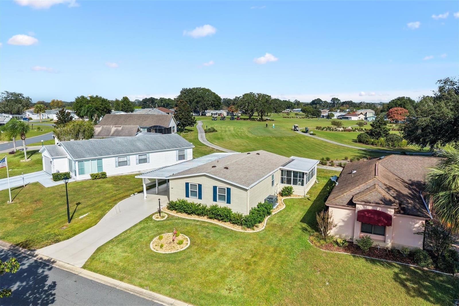 So much space around - 529 BONITA DR, LADY LAKE