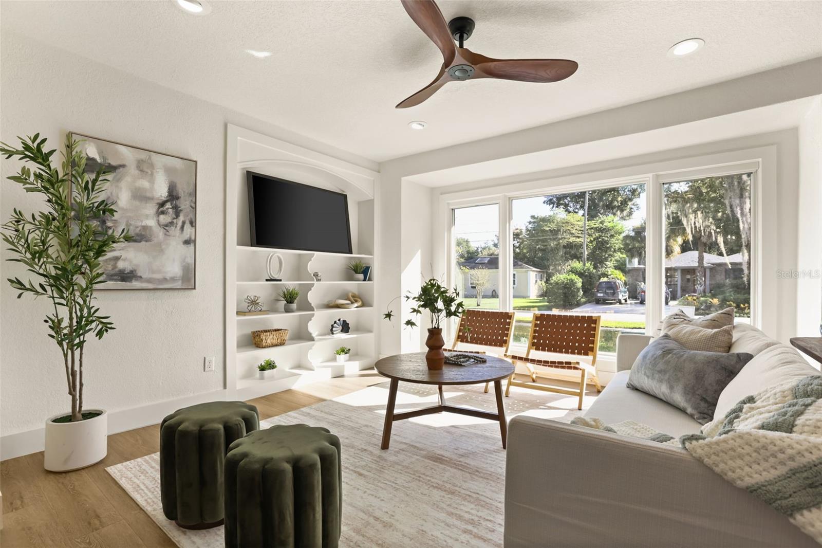 Living room area just off the front door with natural light abound. - 512 MAYFAIR CIR, ORLANDO