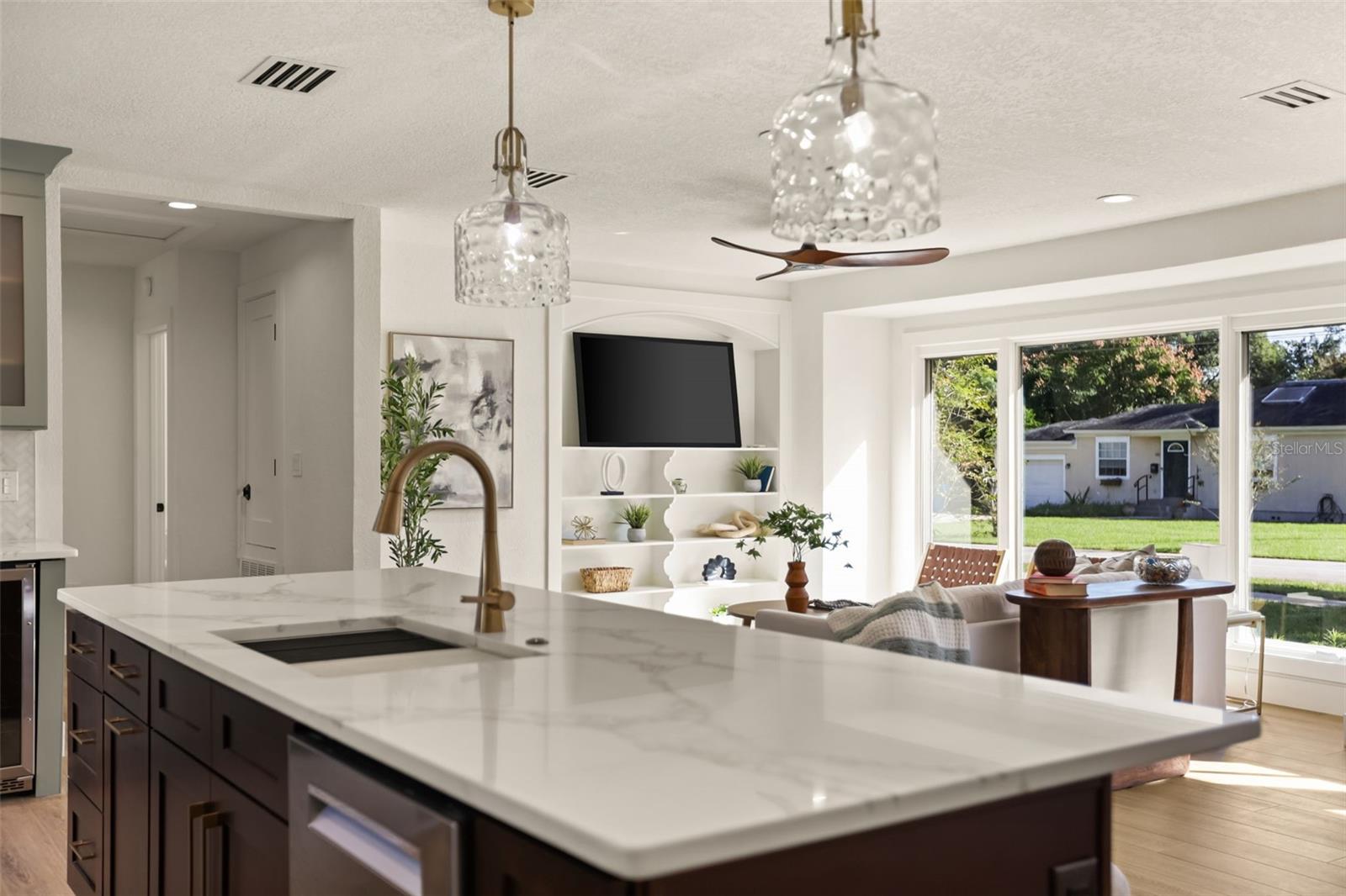 Quartz counters and custom cabinets. - 512 MAYFAIR CIR, ORLANDO