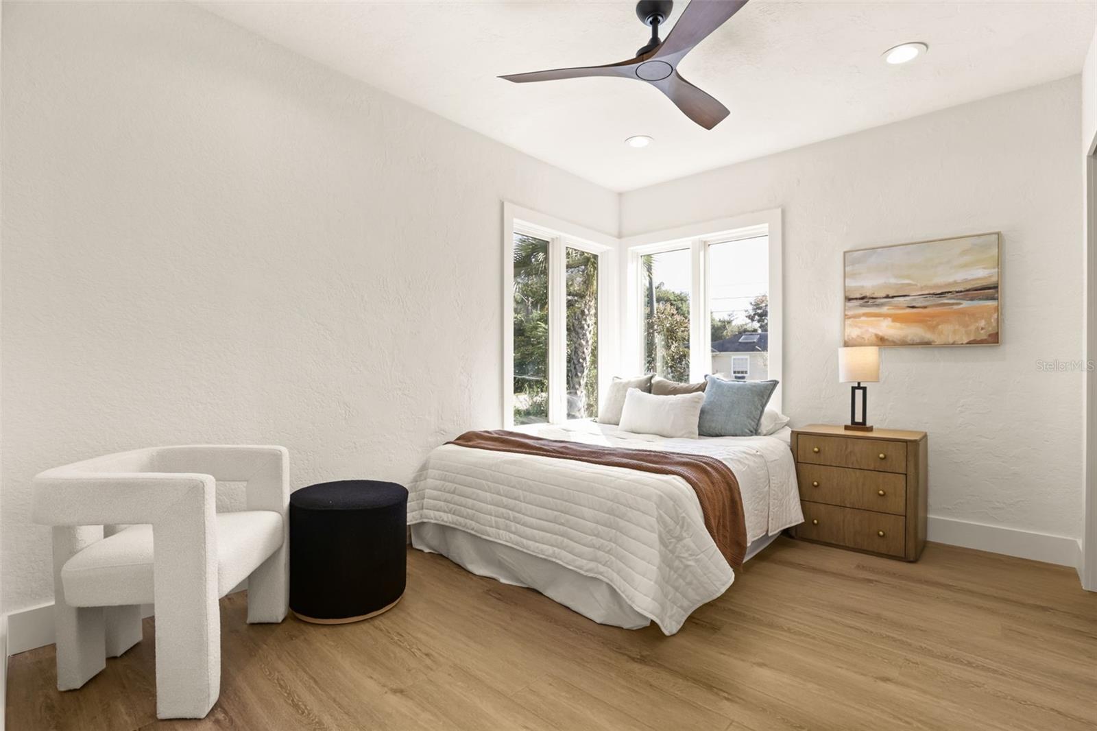 Bedroom 2 - warm and inviting. - 512 MAYFAIR CIR, ORLANDO