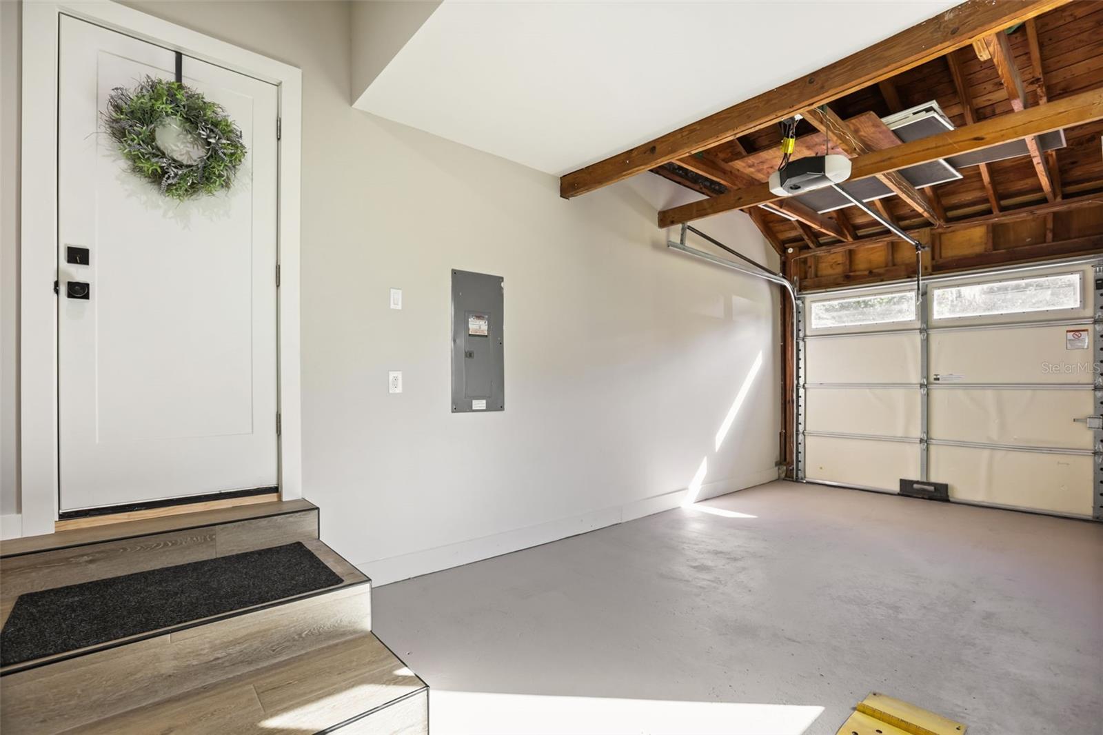 Finished one car garage. - 512 MAYFAIR CIR, ORLANDO