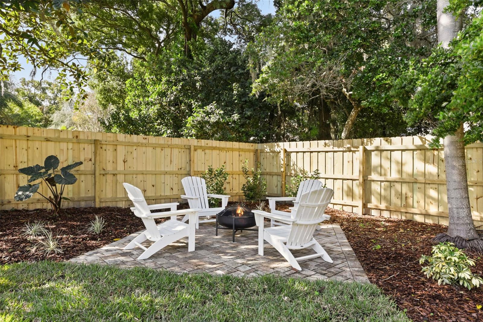 Firepit area nestled in the back corner of the yard. - 512 MAYFAIR CIR, ORLANDO