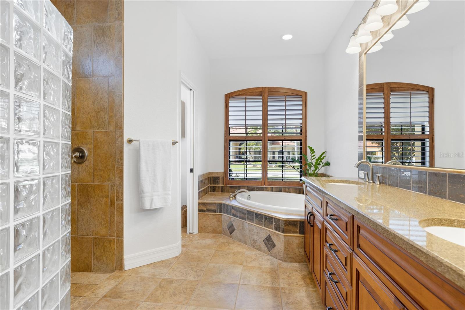 Single Family Residence at 3787 EAGLE HAMMOCK DR, SARASOTA, photo 41 of 95