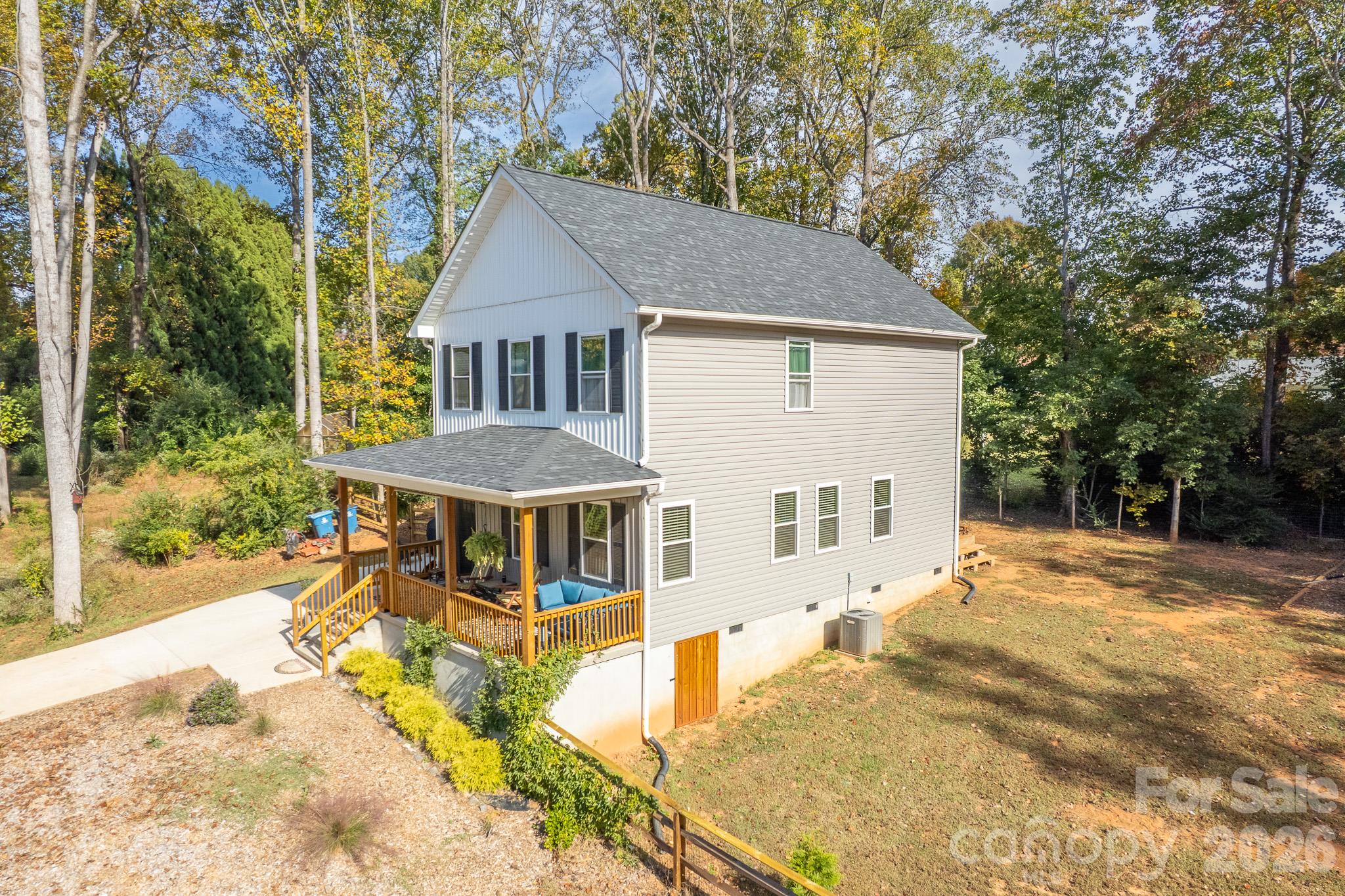 Single Family Residence at 4541 Kings Court, Hickory, photo 2 of 48
