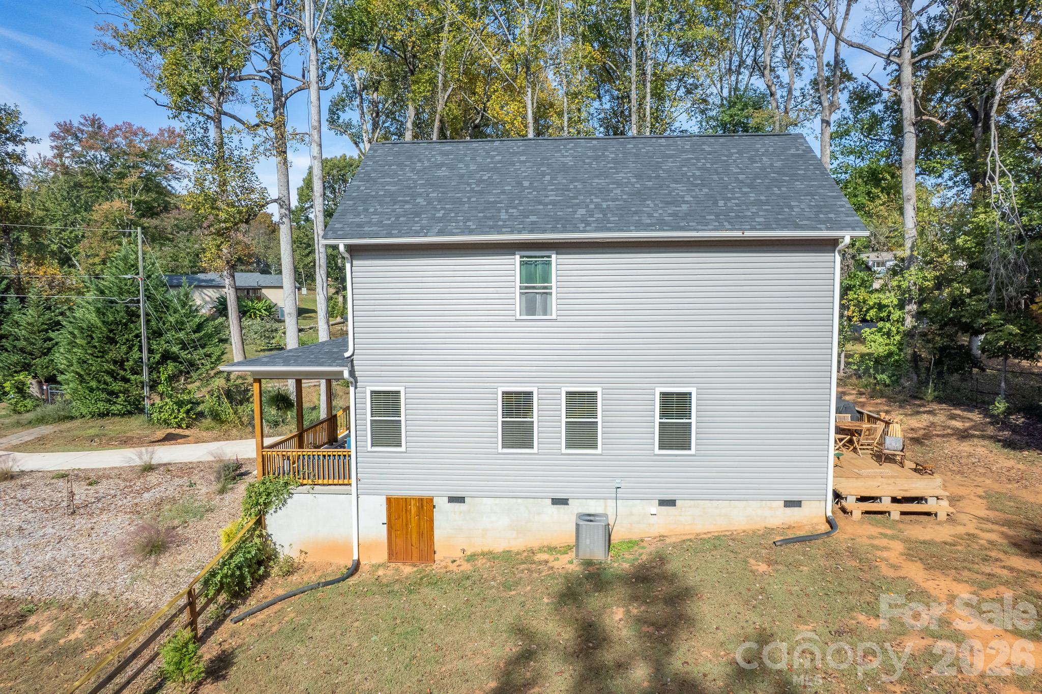 Single Family Residence at 4541 Kings Court, Hickory, photo 3 of 48