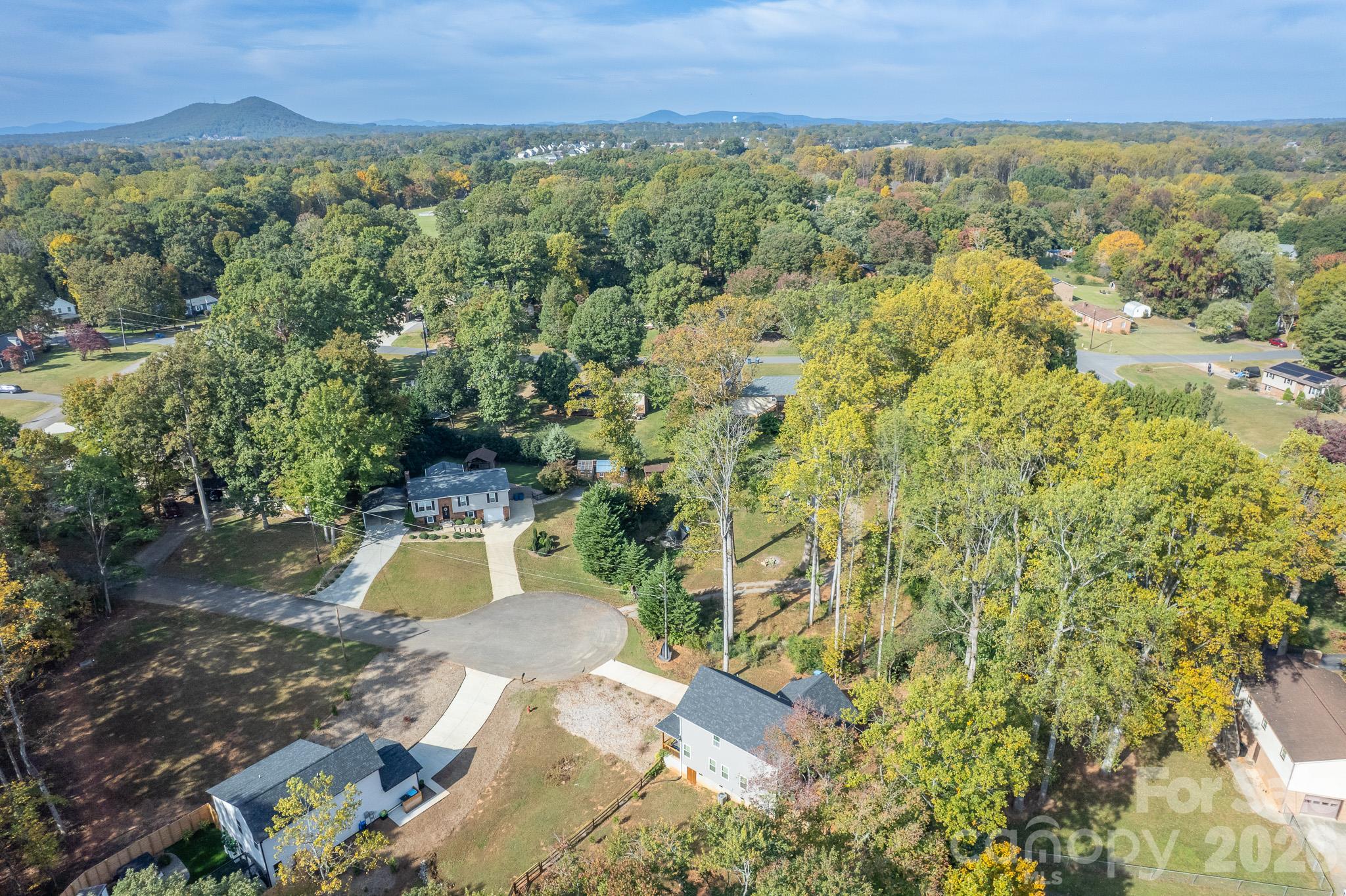 Single Family Residence at 4541 Kings Court, Hickory, photo 6 of 48