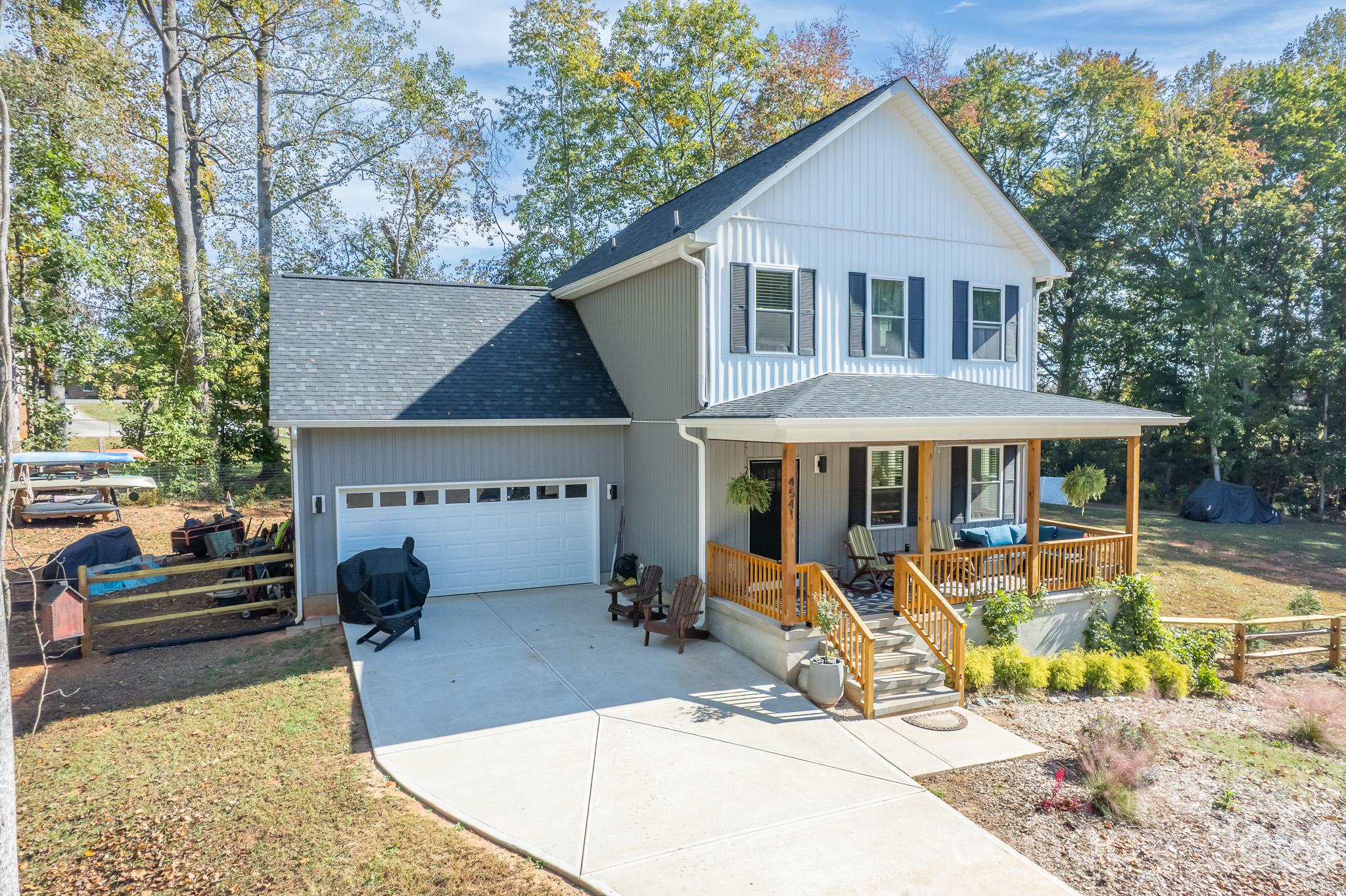 Single Family Residence at 4541 Kings Court, Hickory, photo 13 of 48