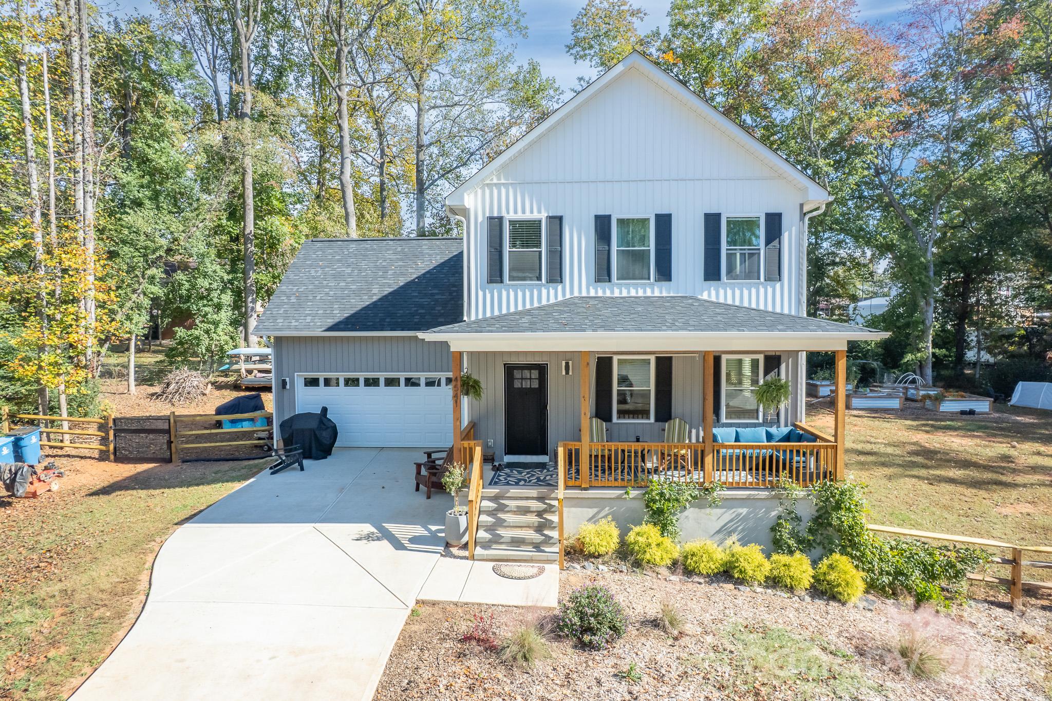 Single Family Residence at 4541 Kings Court, Hickory, photo 14 of 48