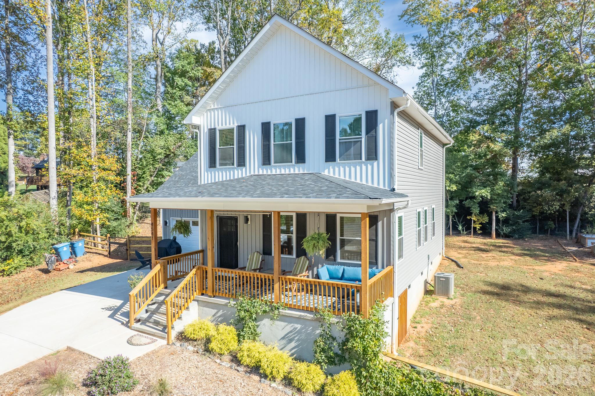 Single Family Residence at 4541 Kings Court, Hickory, photo 15 of 48
