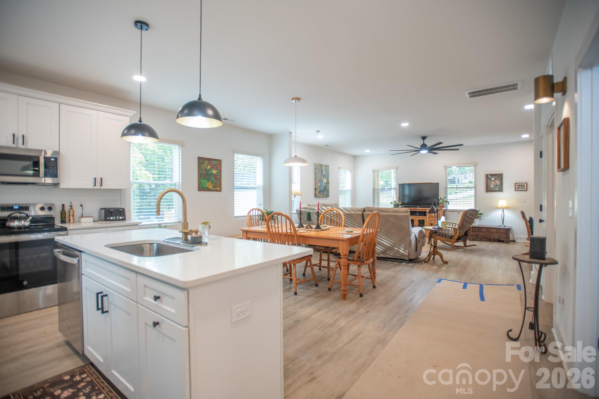 Single Family Residence at 4541 Kings Court, Hickory, photo 18 of 48