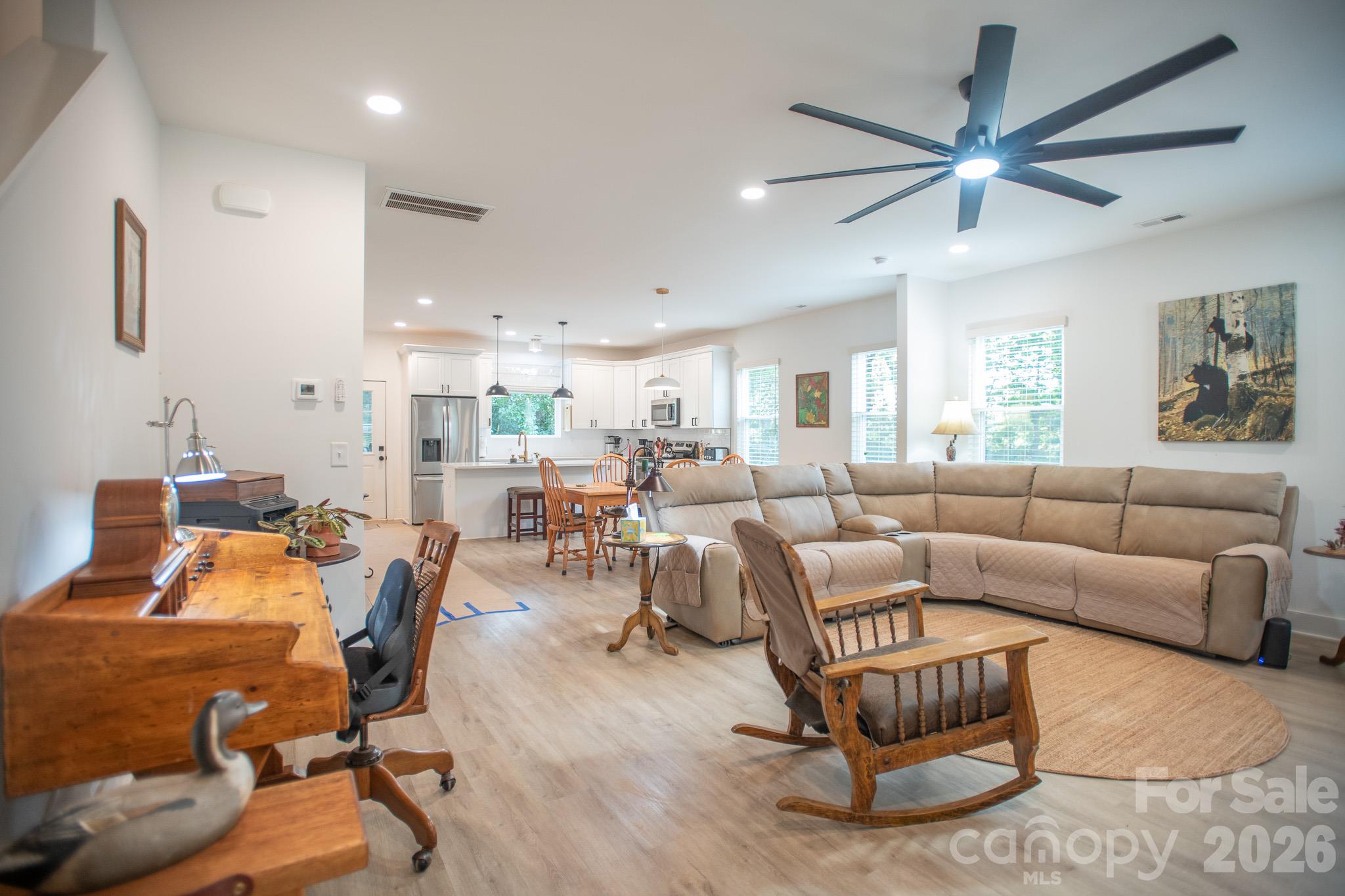 Single Family Residence at 4541 Kings Court, Hickory, photo 25 of 48