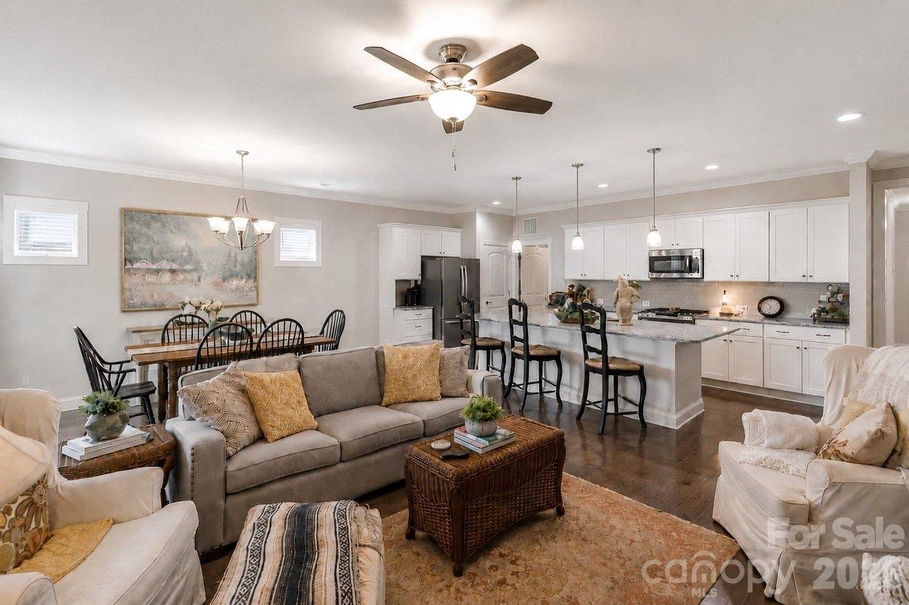 Single Family Residence at 5125 Looking Glass Trail, Denver, photo 4 of 42