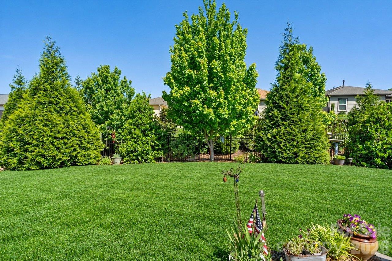 Single Family Residence at 5125 Looking Glass Trail, Denver, photo 14 of 42