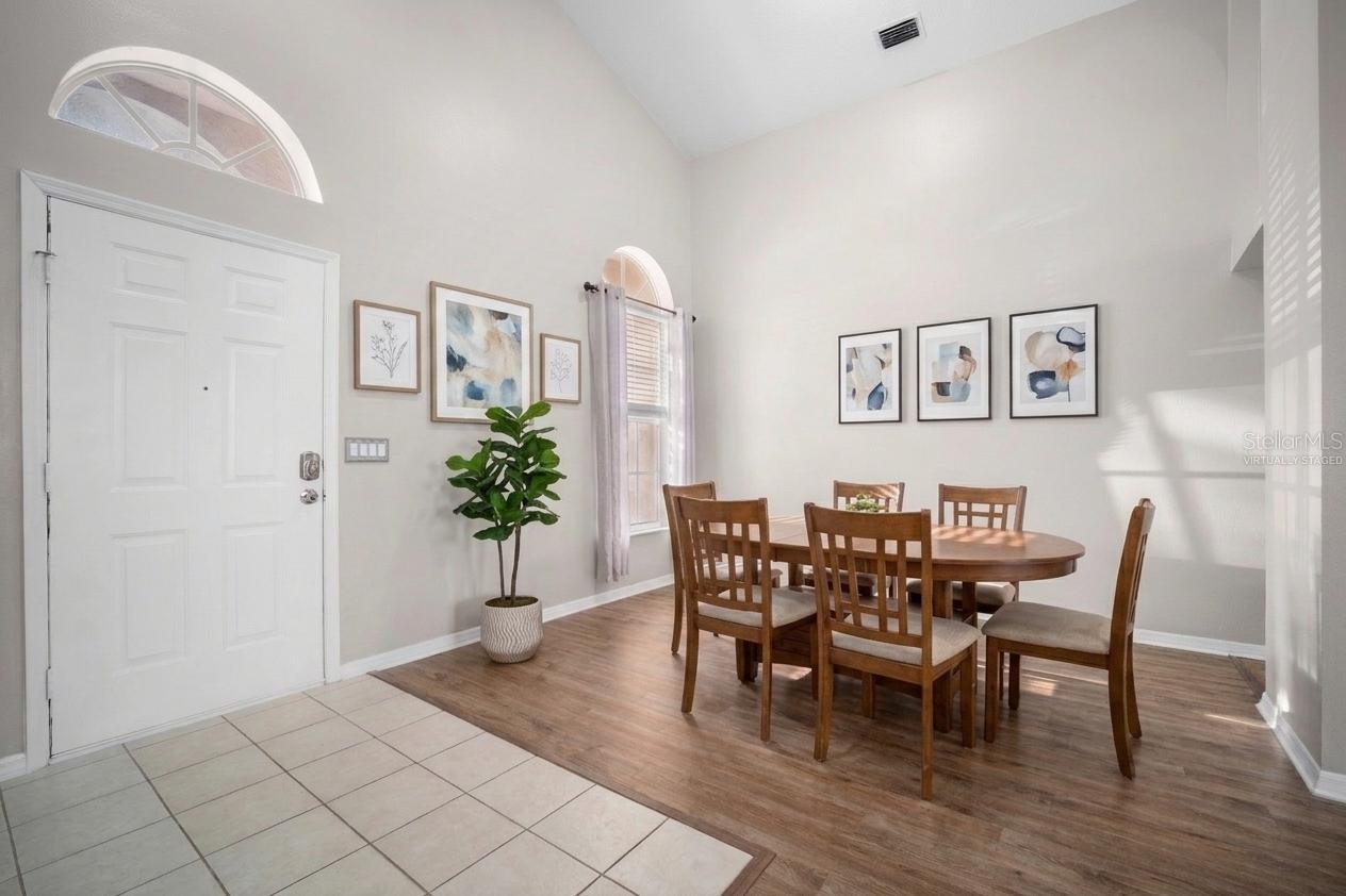 Virtually Staged - 18113 PALM BREEZE DR, TAMPA