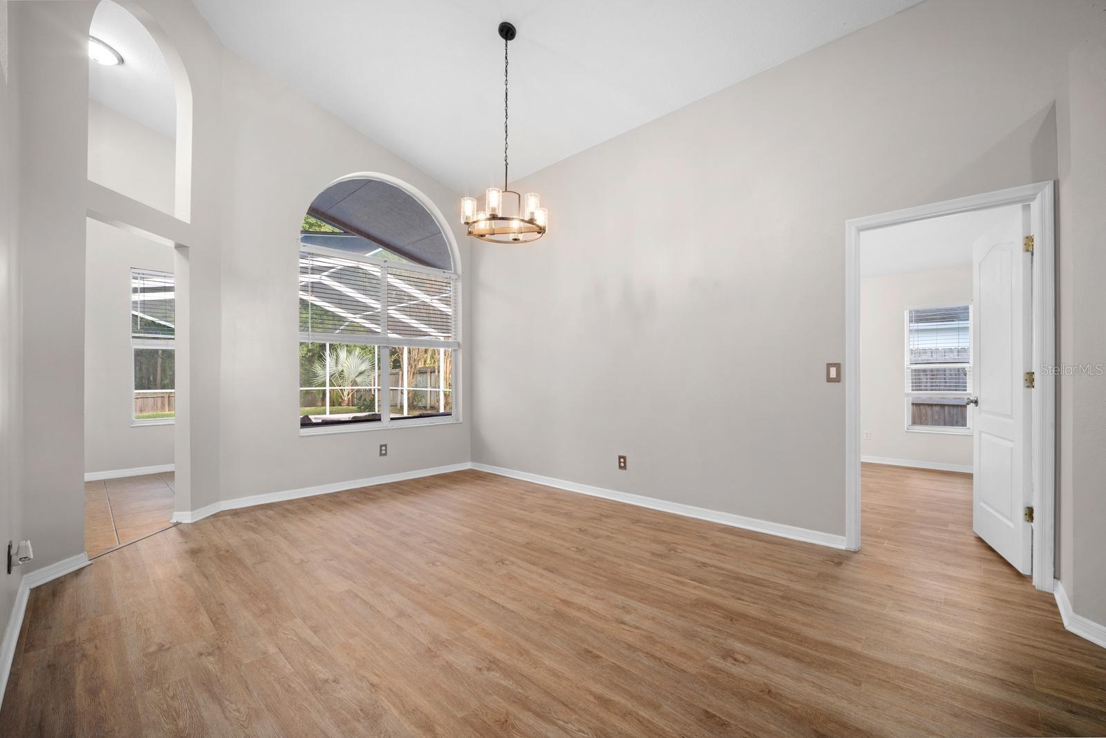 Single Family Residence at 18113 PALM BREEZE DR, TAMPA, photo 6 of 37