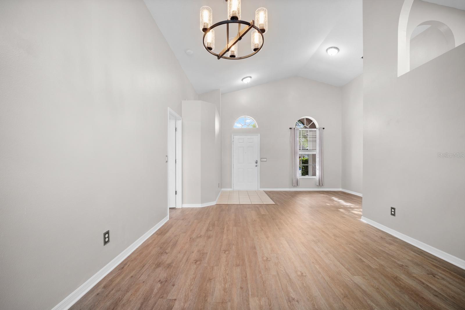 Single Family Residence at 18113 PALM BREEZE DR, TAMPA, photo 8 of 37