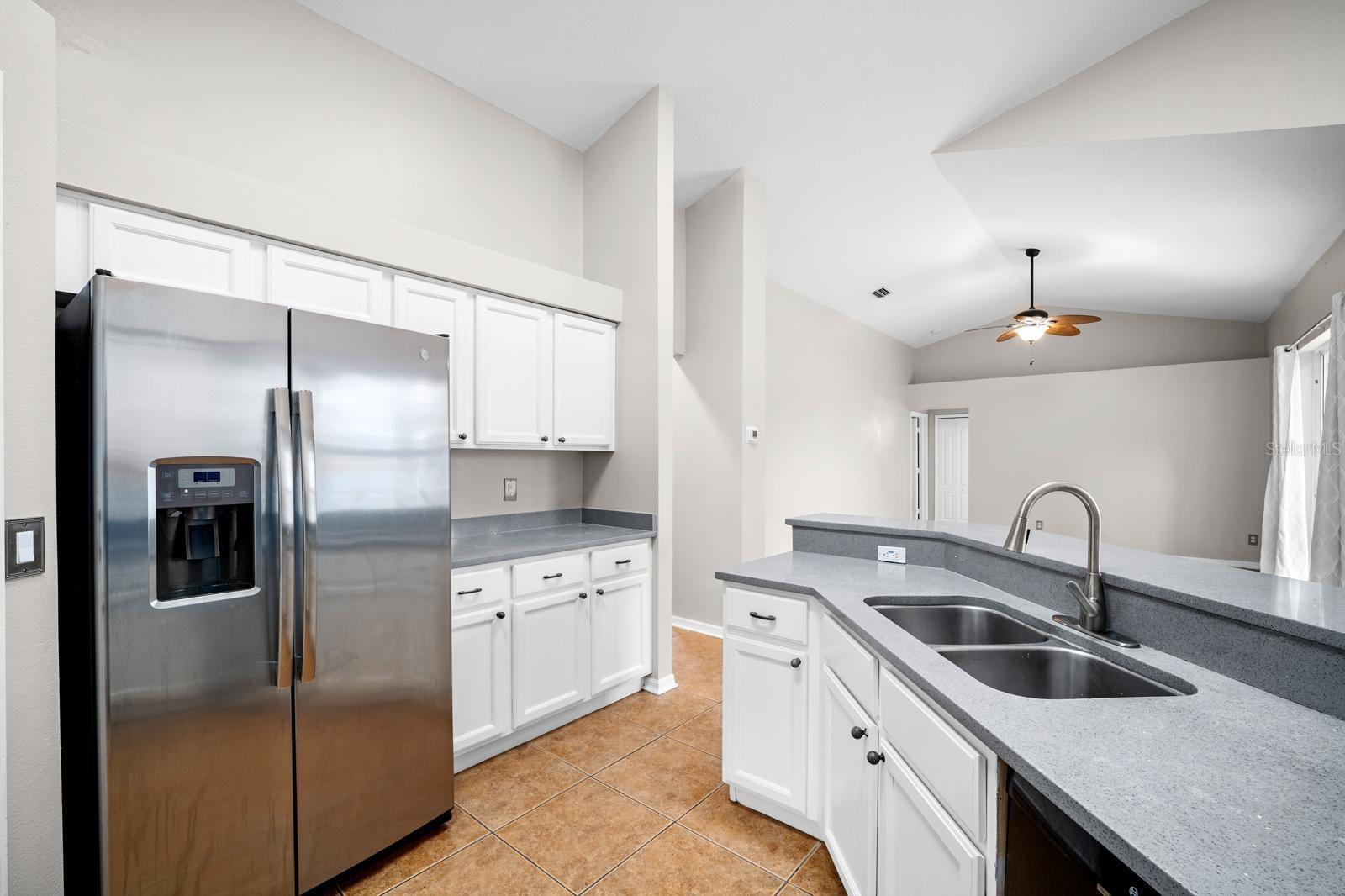 Single Family Residence at 18113 PALM BREEZE DR, TAMPA, photo 11 of 37