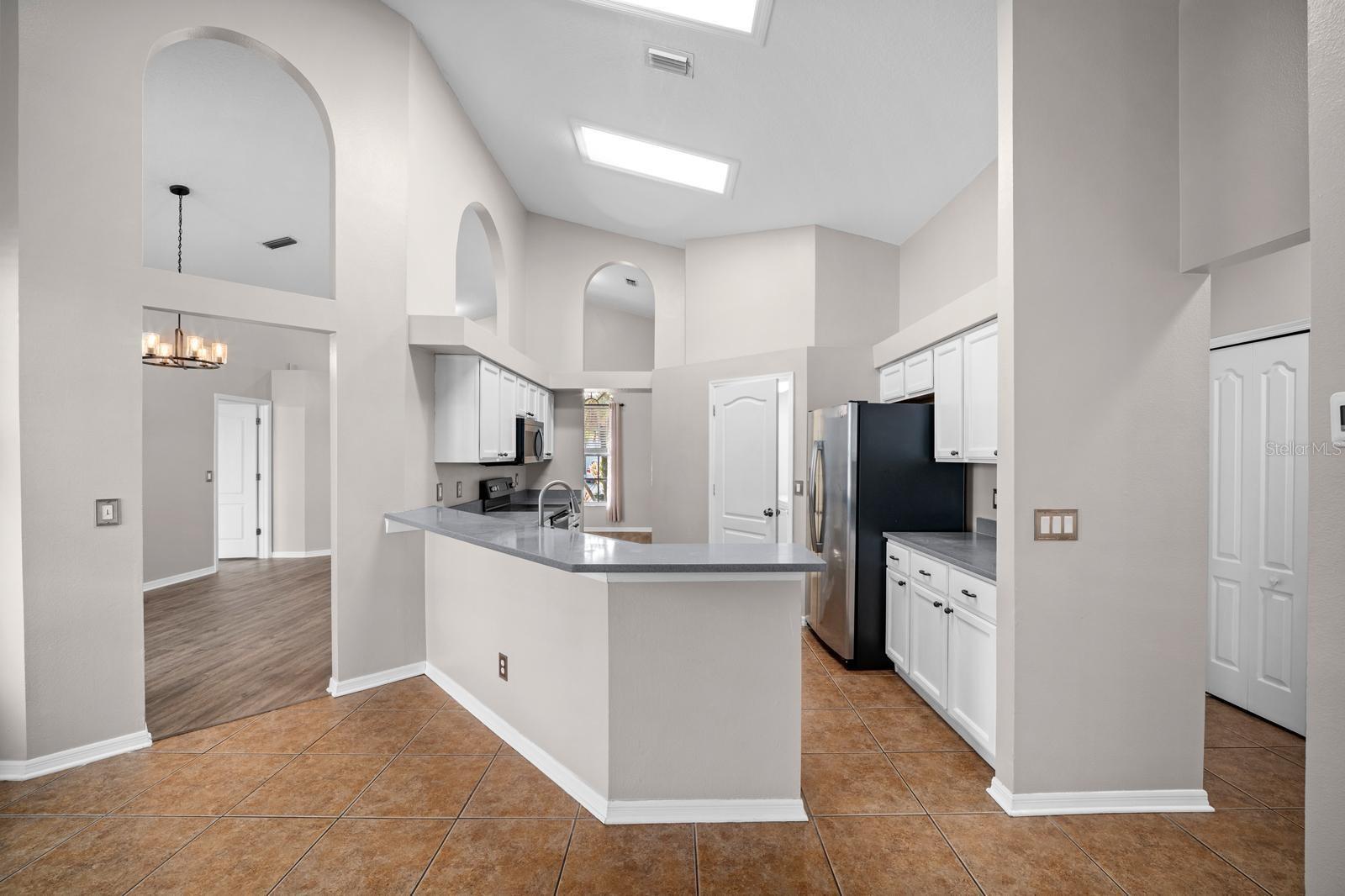 Single Family Residence at 18113 PALM BREEZE DR, TAMPA, photo 13 of 37