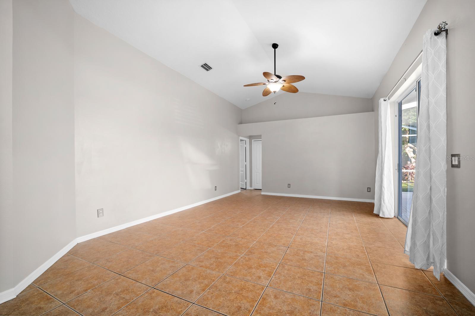 Single Family Residence at 18113 PALM BREEZE DR, TAMPA, photo 14 of 37