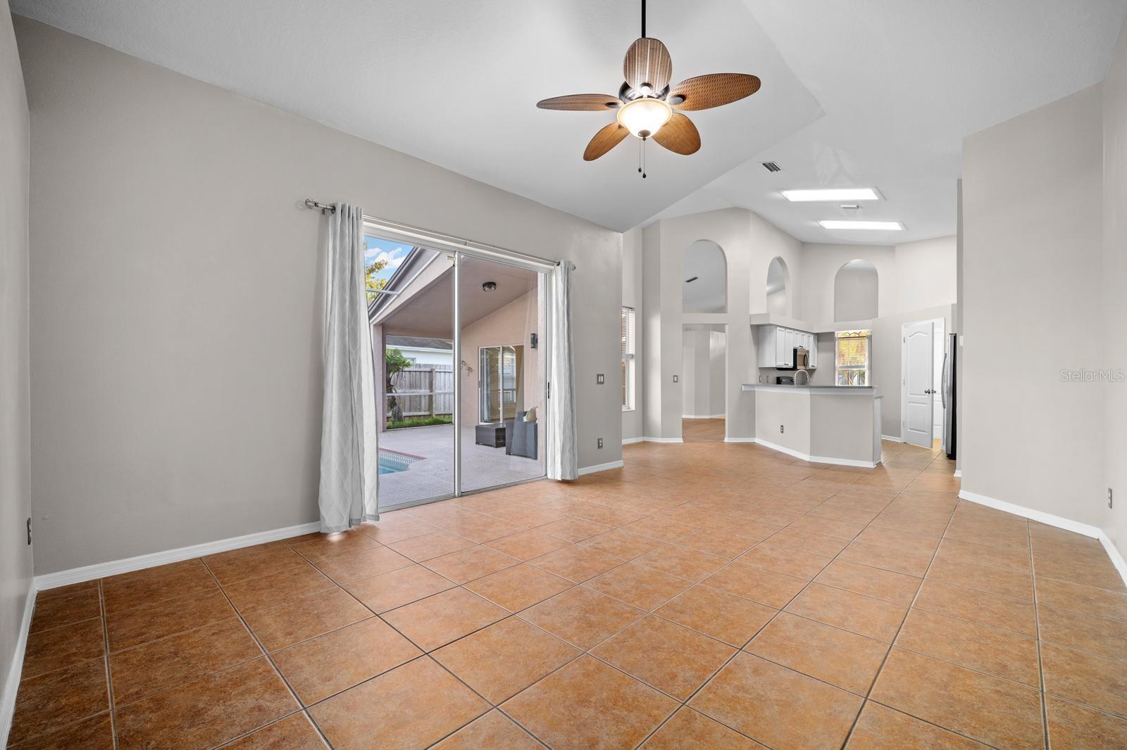 Single Family Residence at 18113 PALM BREEZE DR, TAMPA, photo 16 of 37