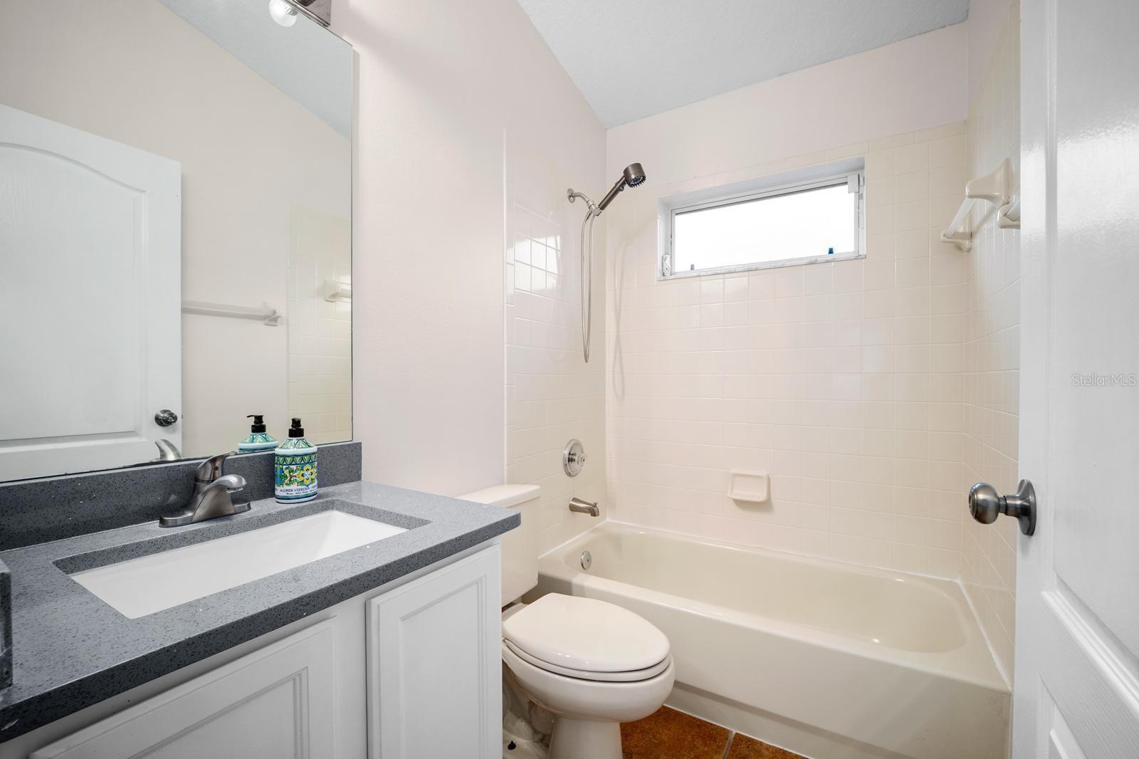 Bath 2 - 18113 PALM BREEZE DR, TAMPA