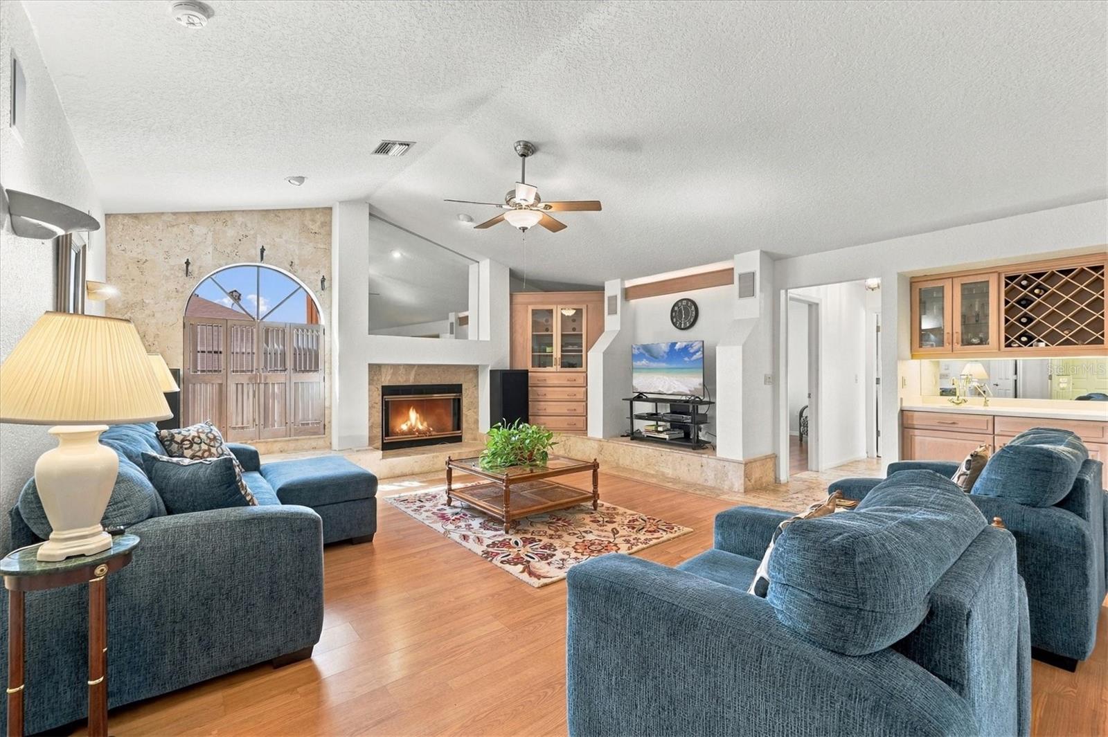 Large family room with fireplace & wet bar. - 175 NORMAN ST, PORT CHARLOTTE