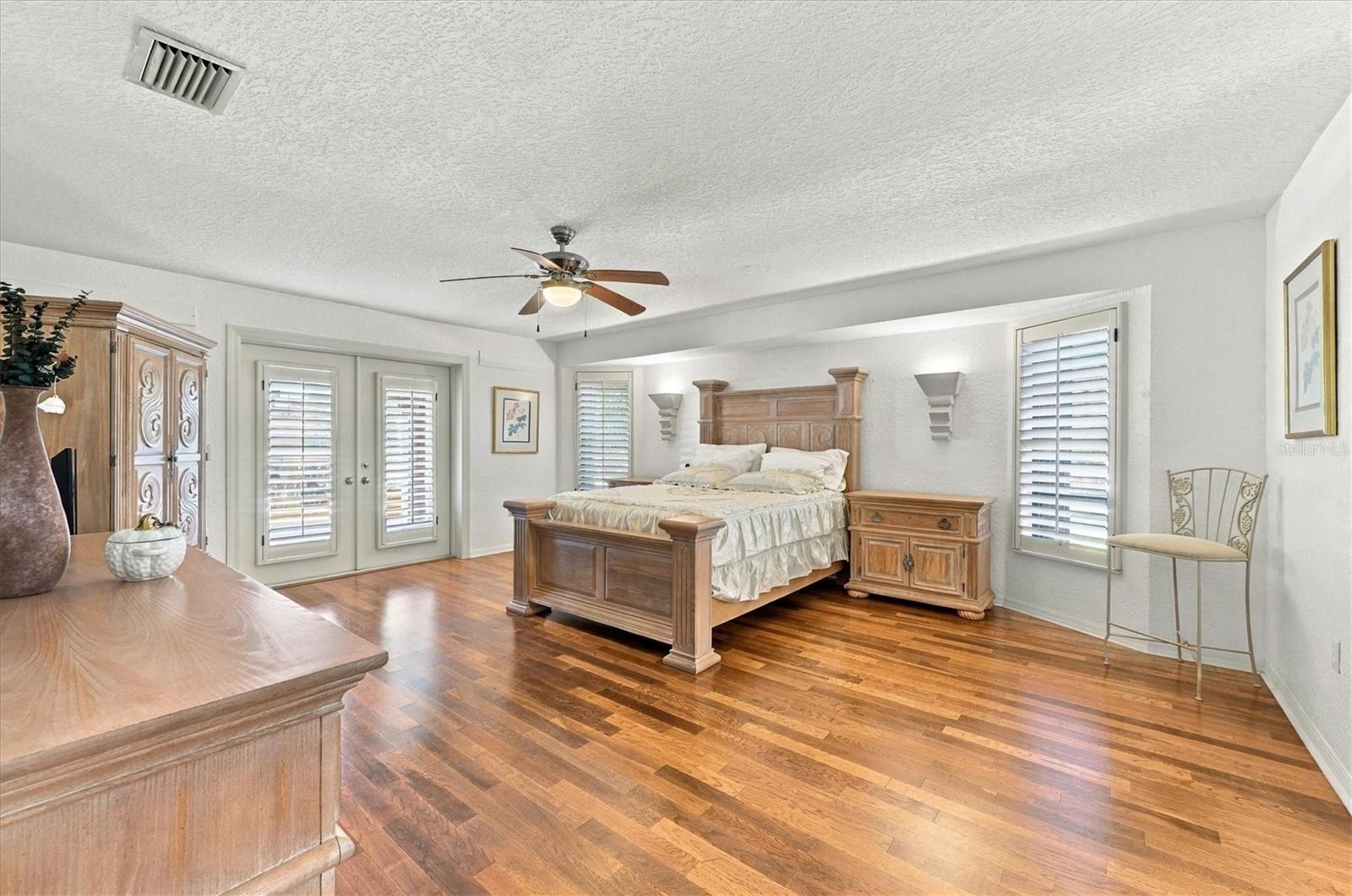 Large master retreat with access to the pool area - 175 NORMAN ST, PORT CHARLOTTE