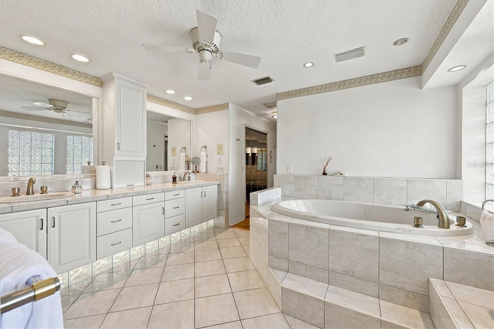 Large Master bath with soaking tub plus double vanity and lots of storage. - 175 NORMAN ST, PORT CHARLOTTE