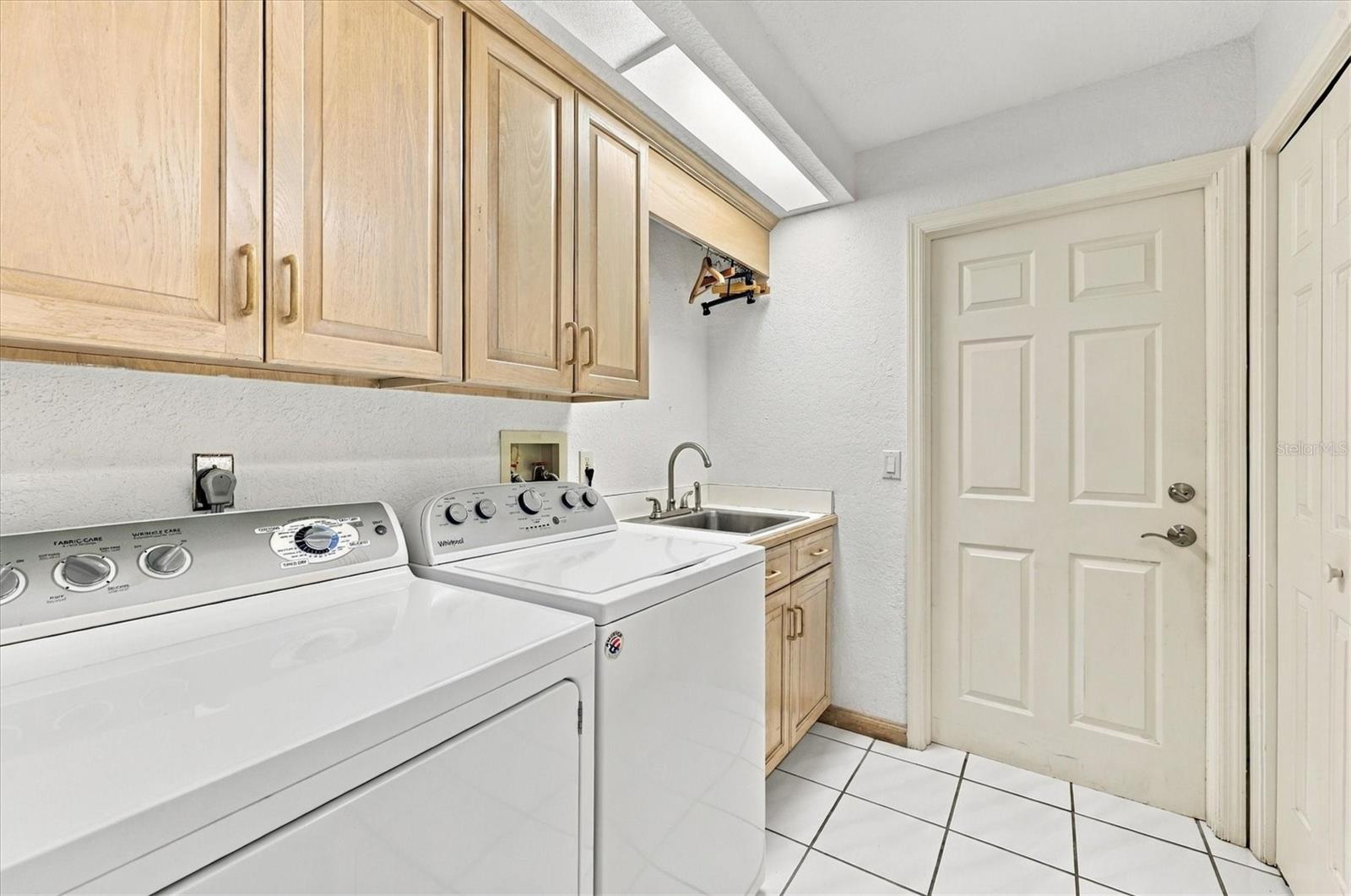 Laundry room with built in sink. - 175 NORMAN ST, PORT CHARLOTTE