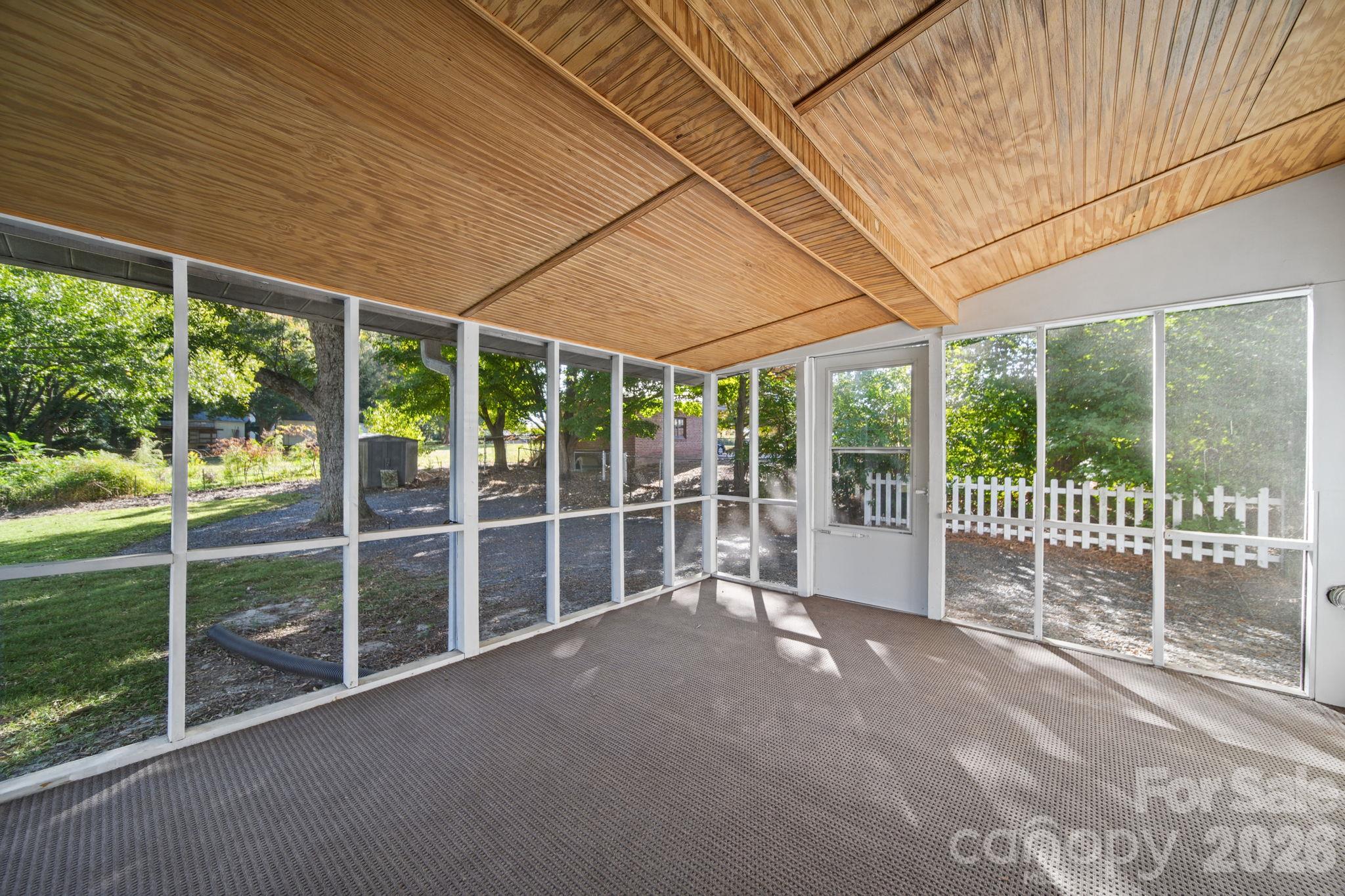 Screened in porch. - 220 N Russell Street, Troy