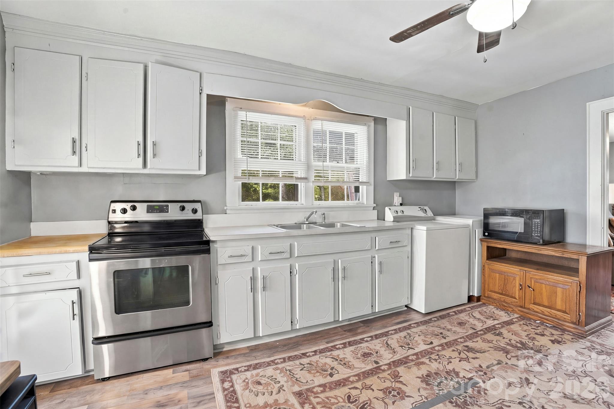 Single Family Residence at 1612 Hawfield Road, Charlotte, photo 6 of 25