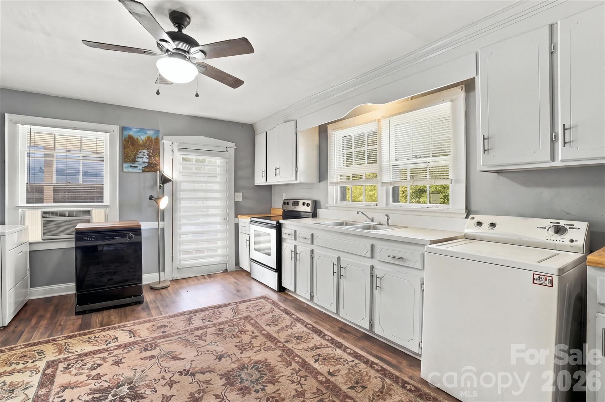 Single Family Residence at 1612 Hawfield Road, Charlotte, photo 10 of 25