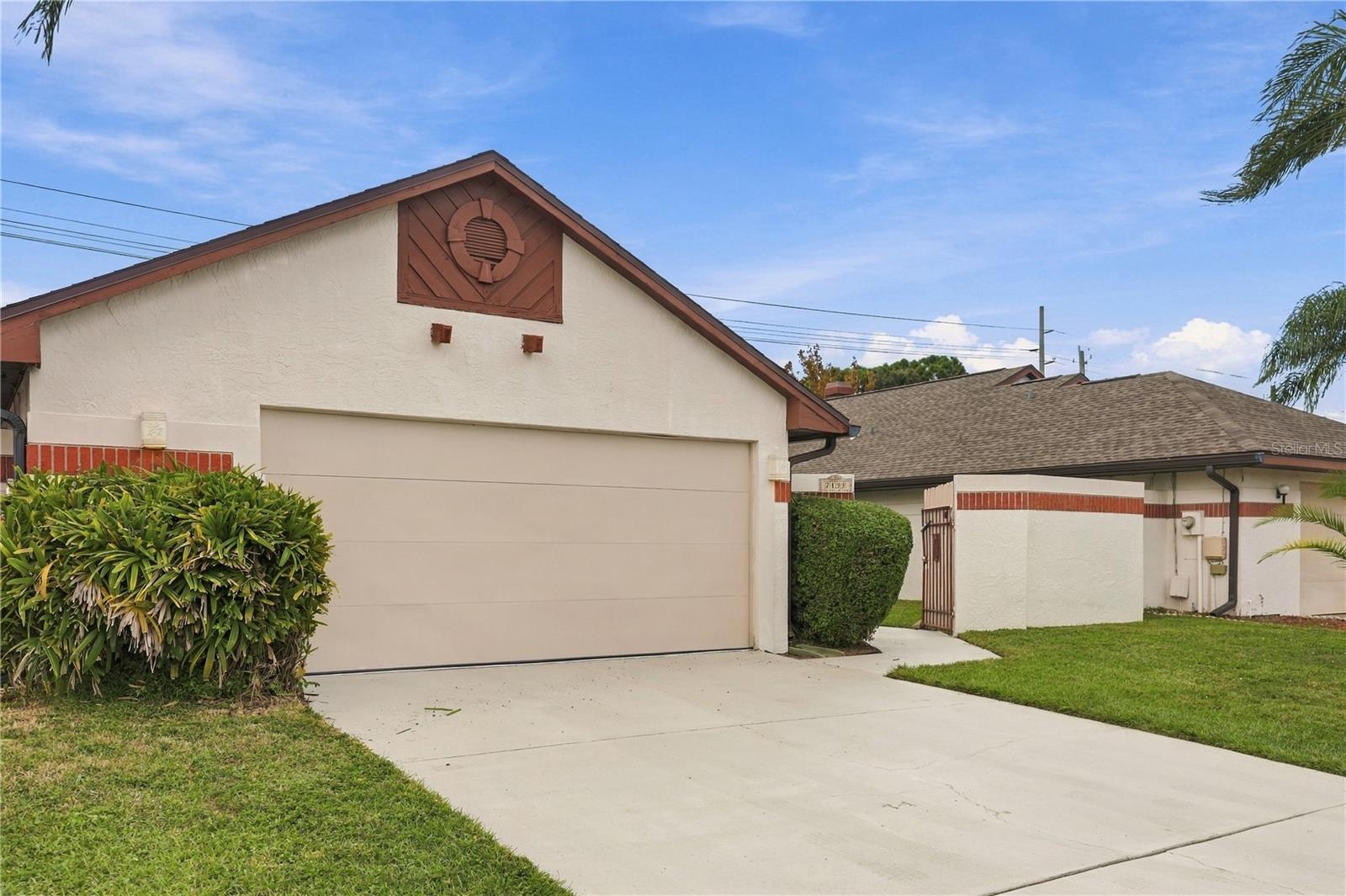 Single Family Residence at 7133 SILVERMILL DR, TAMPA, photo 3 of 36