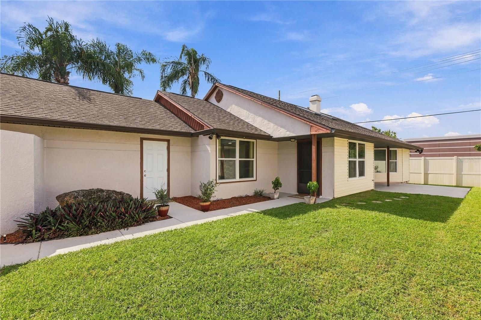 SIDE YARD - 7133 SILVERMILL DR, TAMPA