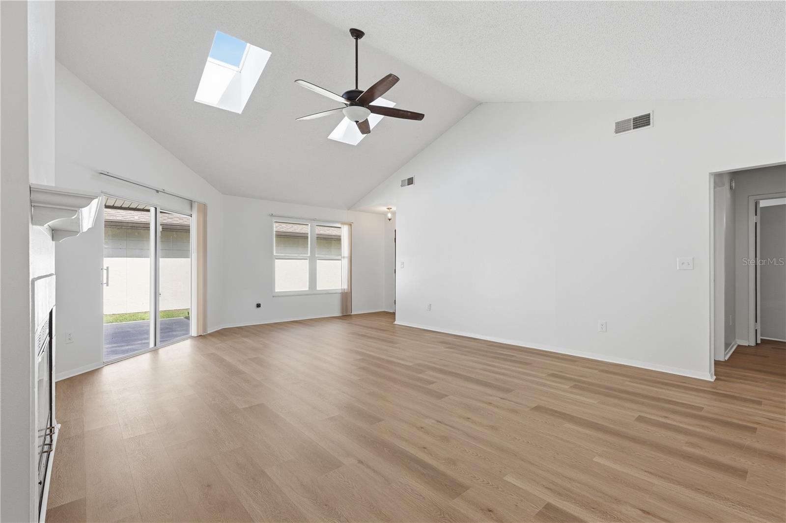 Single Family Residence at 7133 SILVERMILL DR, TAMPA, photo 6 of 36