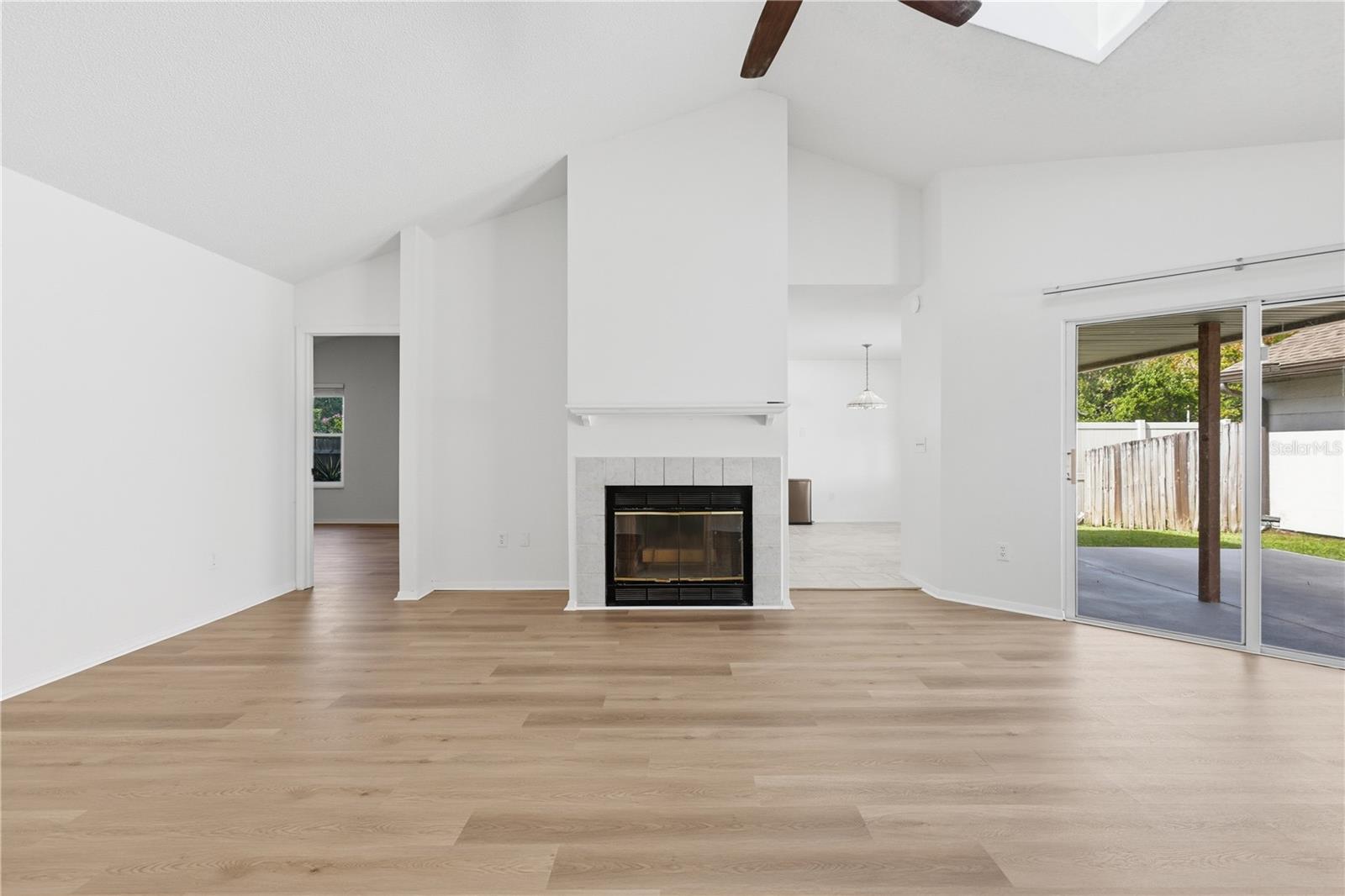 Single Family Residence at 7133 SILVERMILL DR, TAMPA, photo 9 of 36
