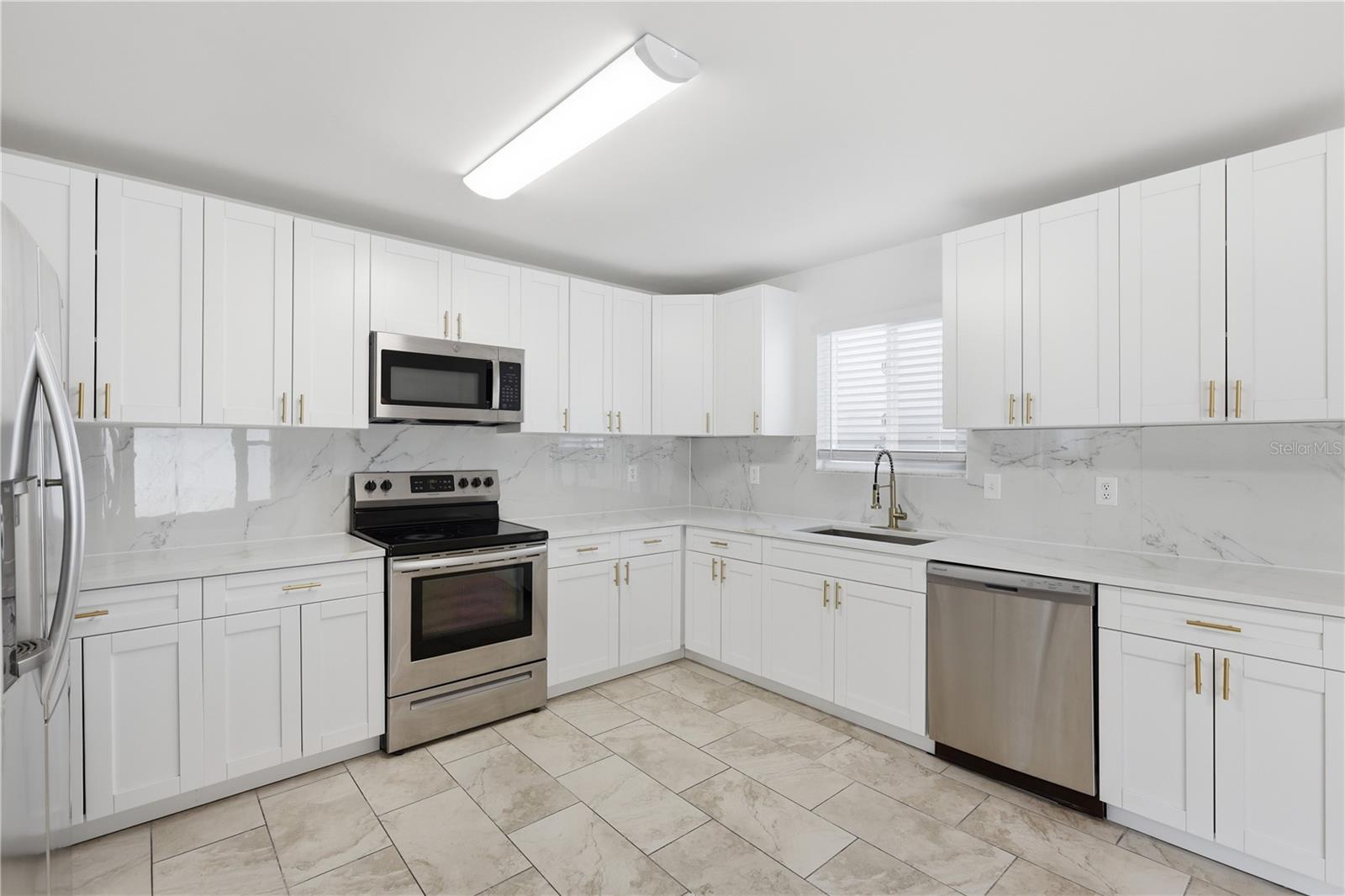 Single Family Residence at 7133 SILVERMILL DR, TAMPA, photo 15 of 36
