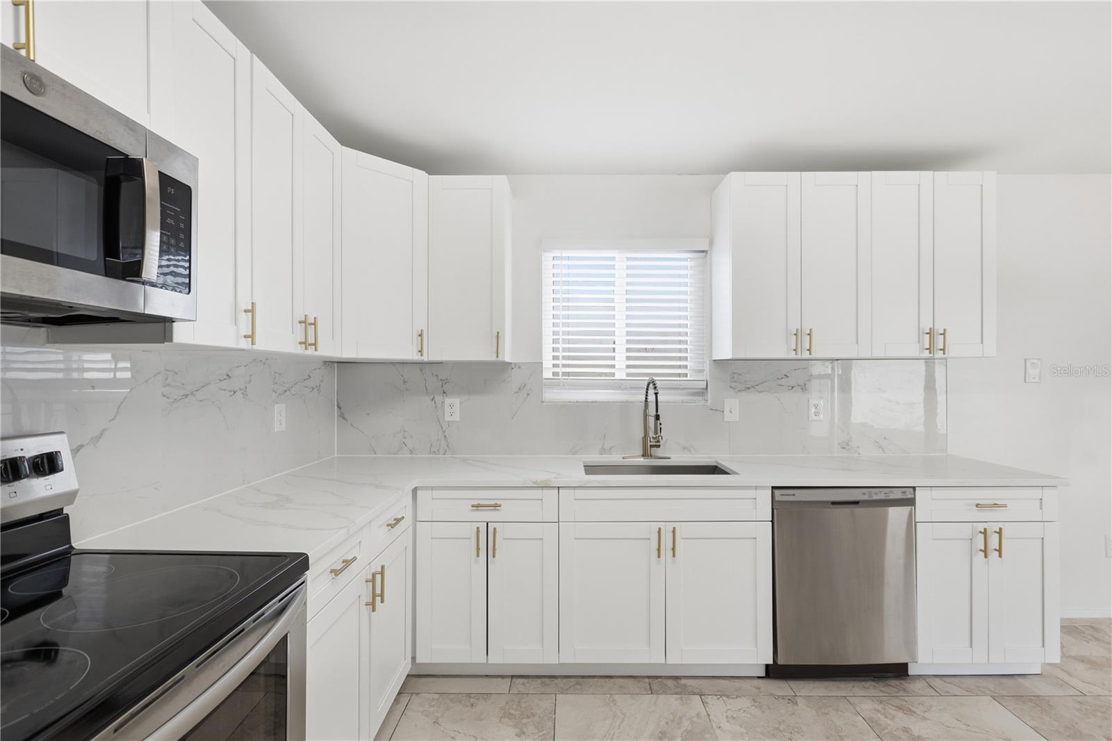 Single Family Residence at 7133 SILVERMILL DR, TAMPA, photo 17 of 36