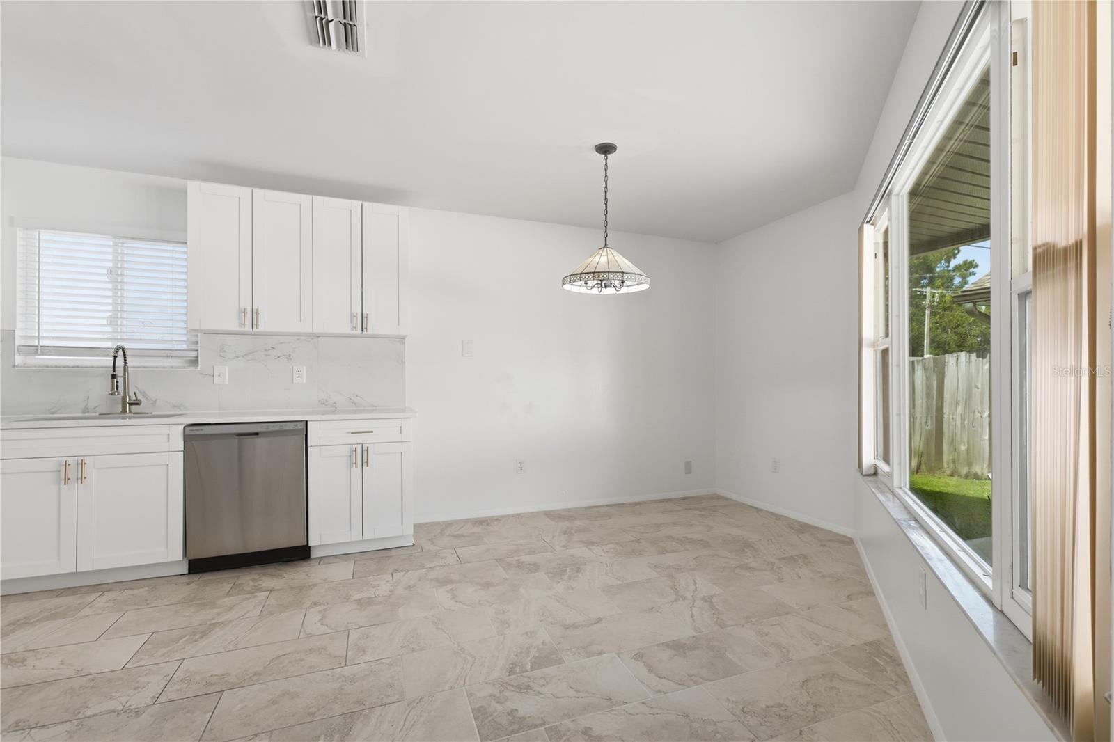 Single Family Residence at 7133 SILVERMILL DR, TAMPA, photo 19 of 36