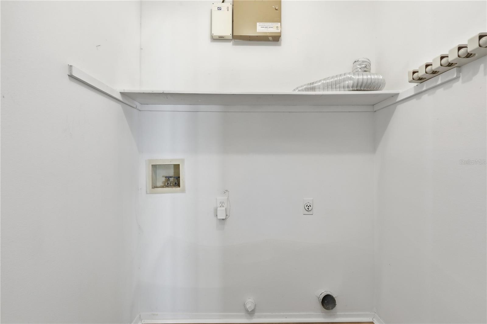 LAUNDRY ROOM - 7133 SILVERMILL DR, TAMPA
