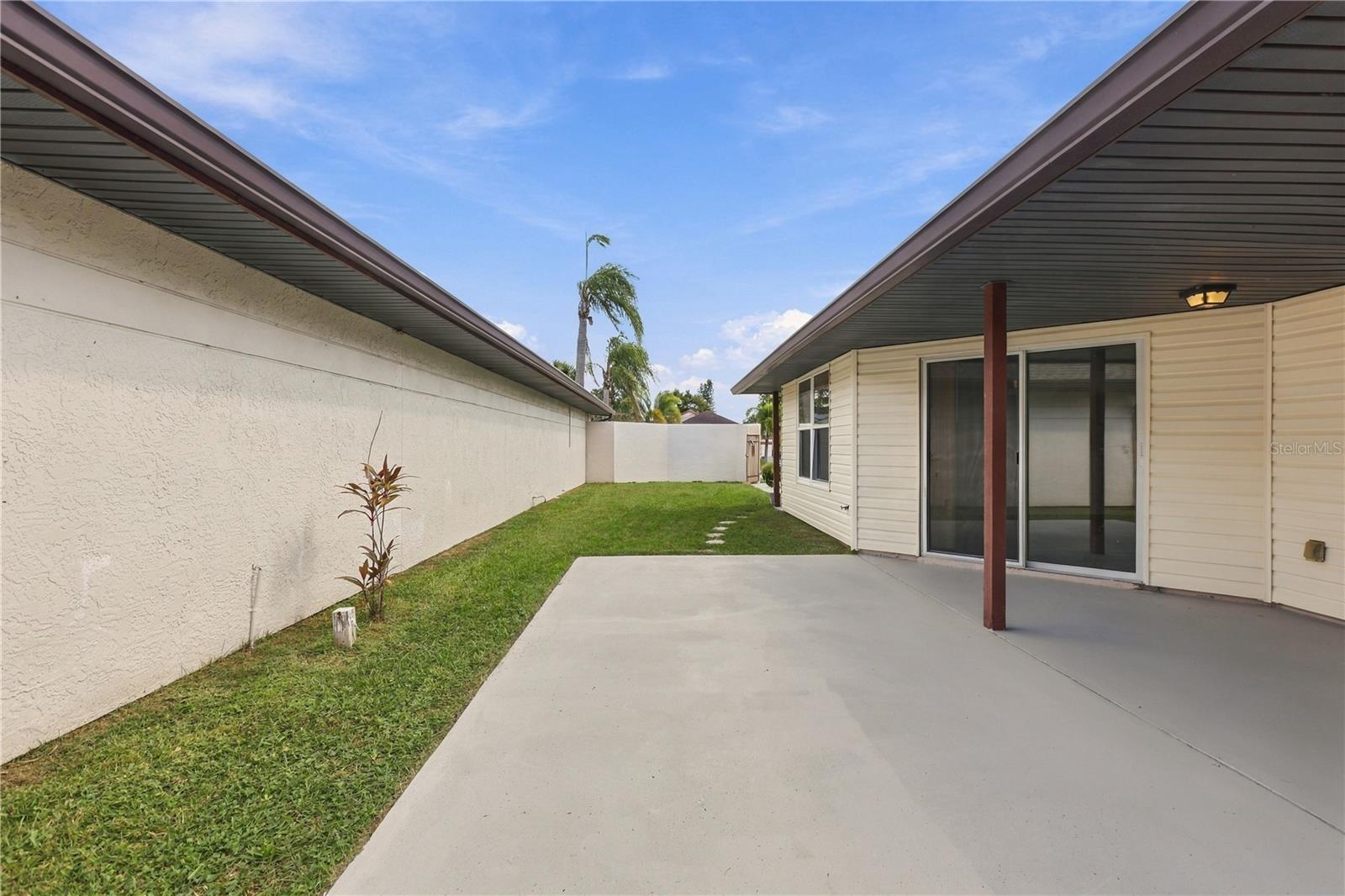Single Family Residence at 7133 SILVERMILL DR, TAMPA, photo 32 of 36